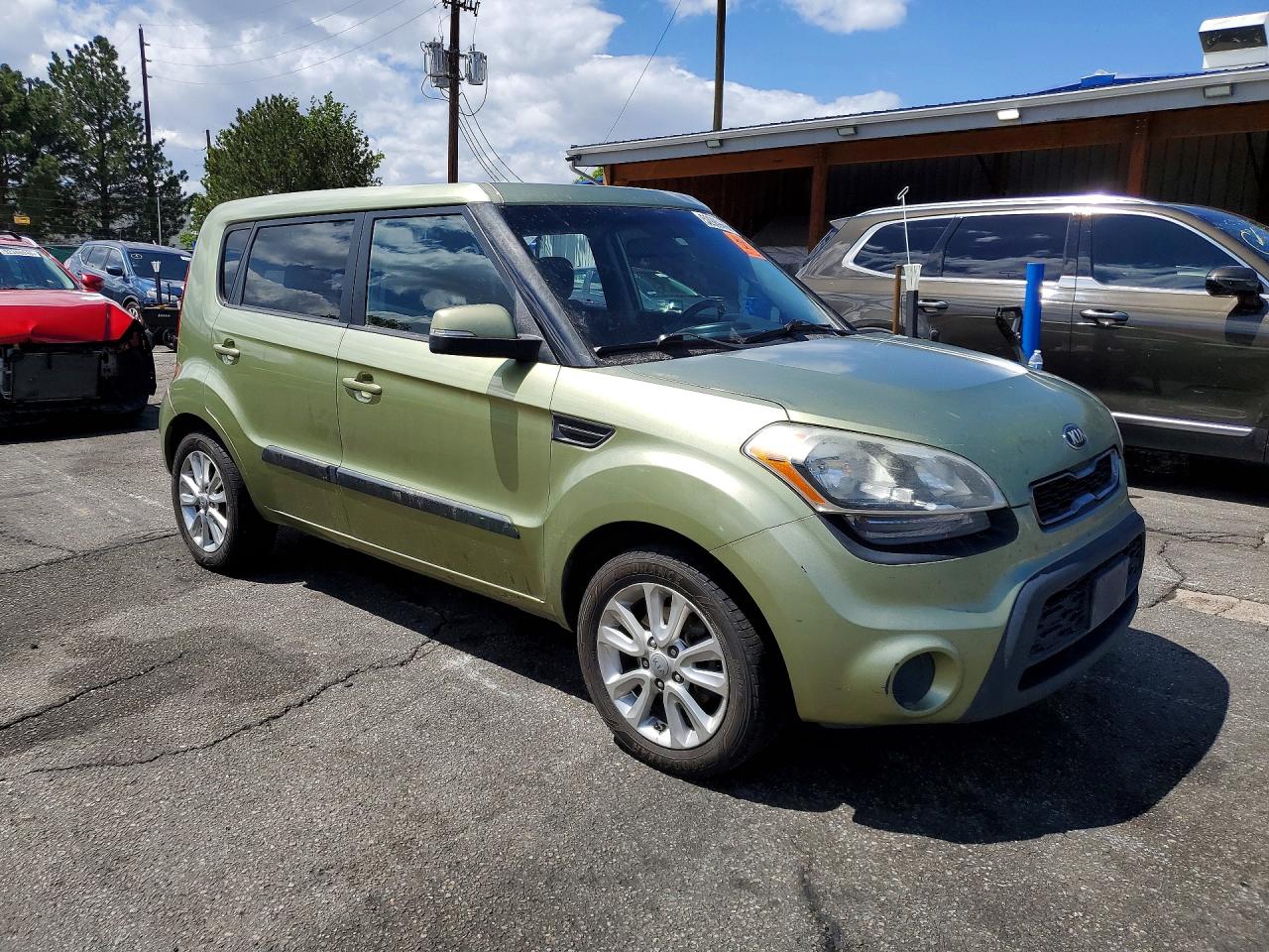 2013 Kia Soul + Green vin: KNDJT2A68D7483843