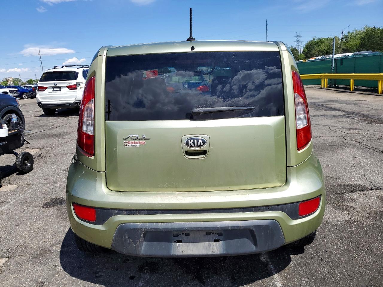 2013 Kia Soul + Green vin: KNDJT2A68D7483843