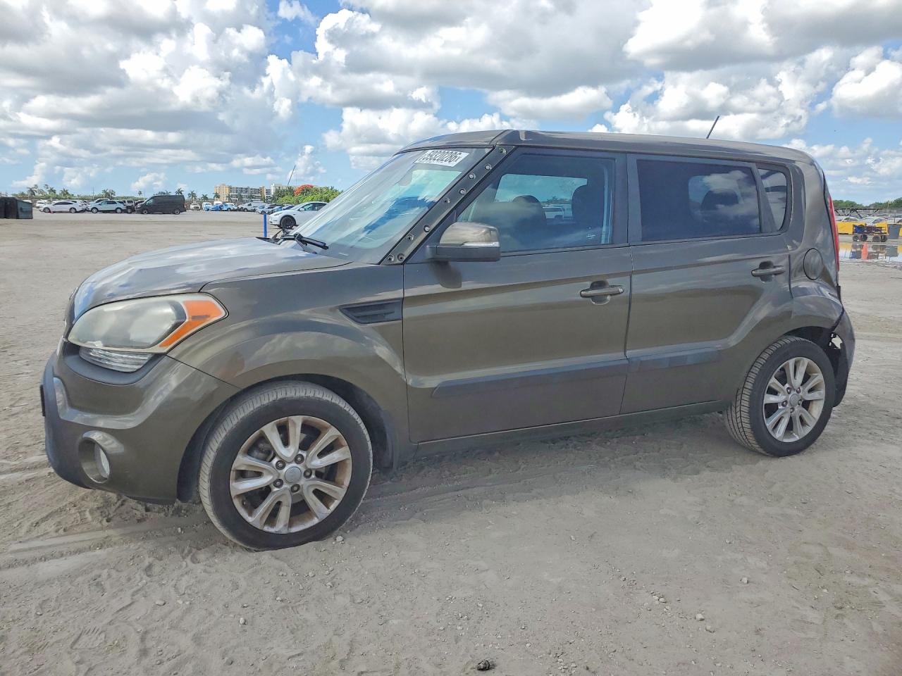 2013 Kia Soul Green vin: KNDJT2A68D7485253