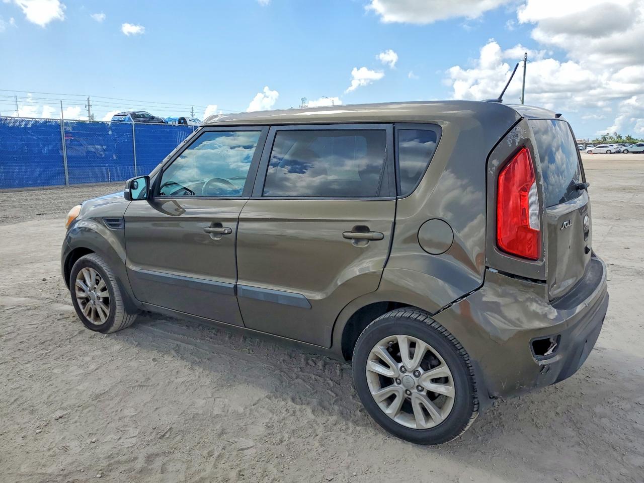 2013 Kia Soul Green vin: KNDJT2A68D7485253