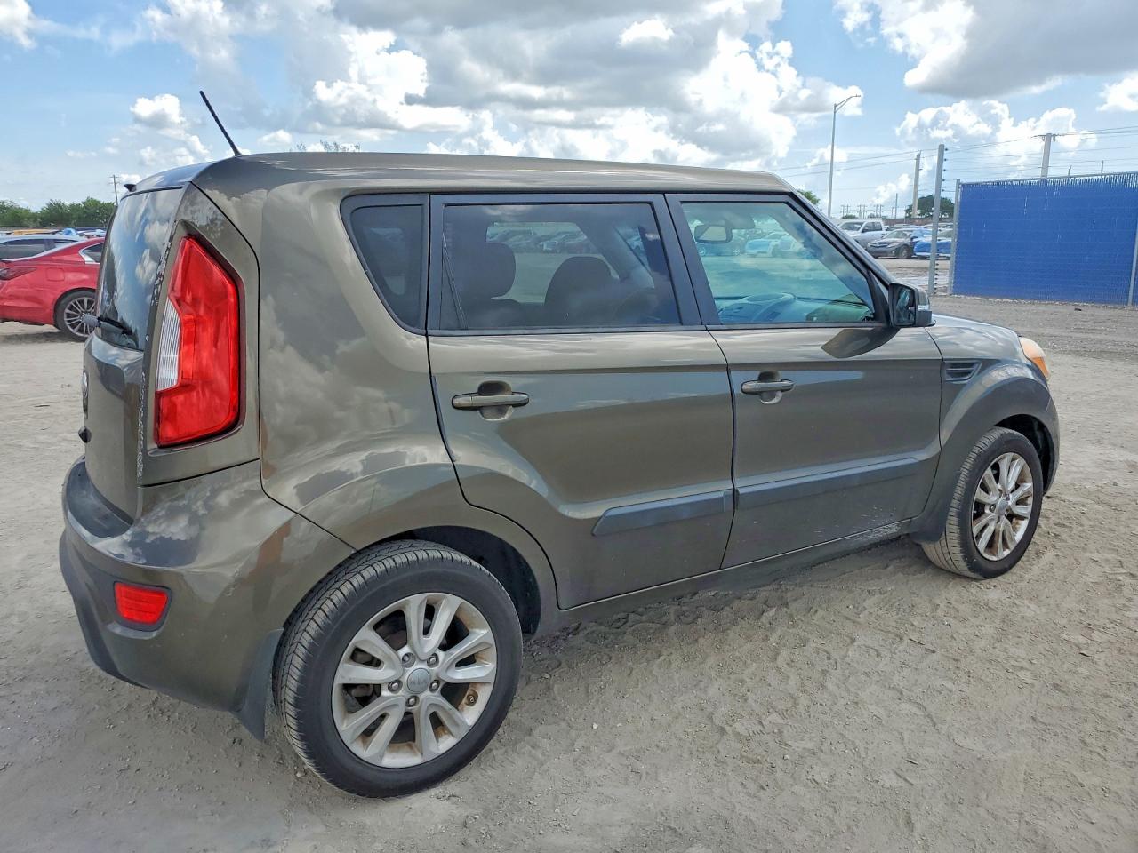 2013 Kia Soul Green vin: KNDJT2A68D7485253