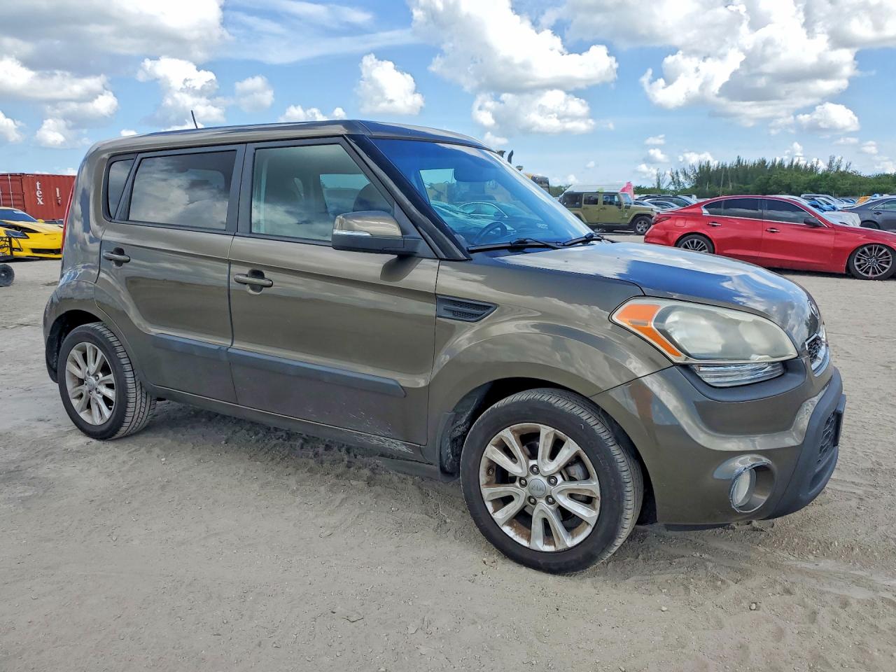 2013 Kia Soul Green vin: KNDJT2A68D7485253