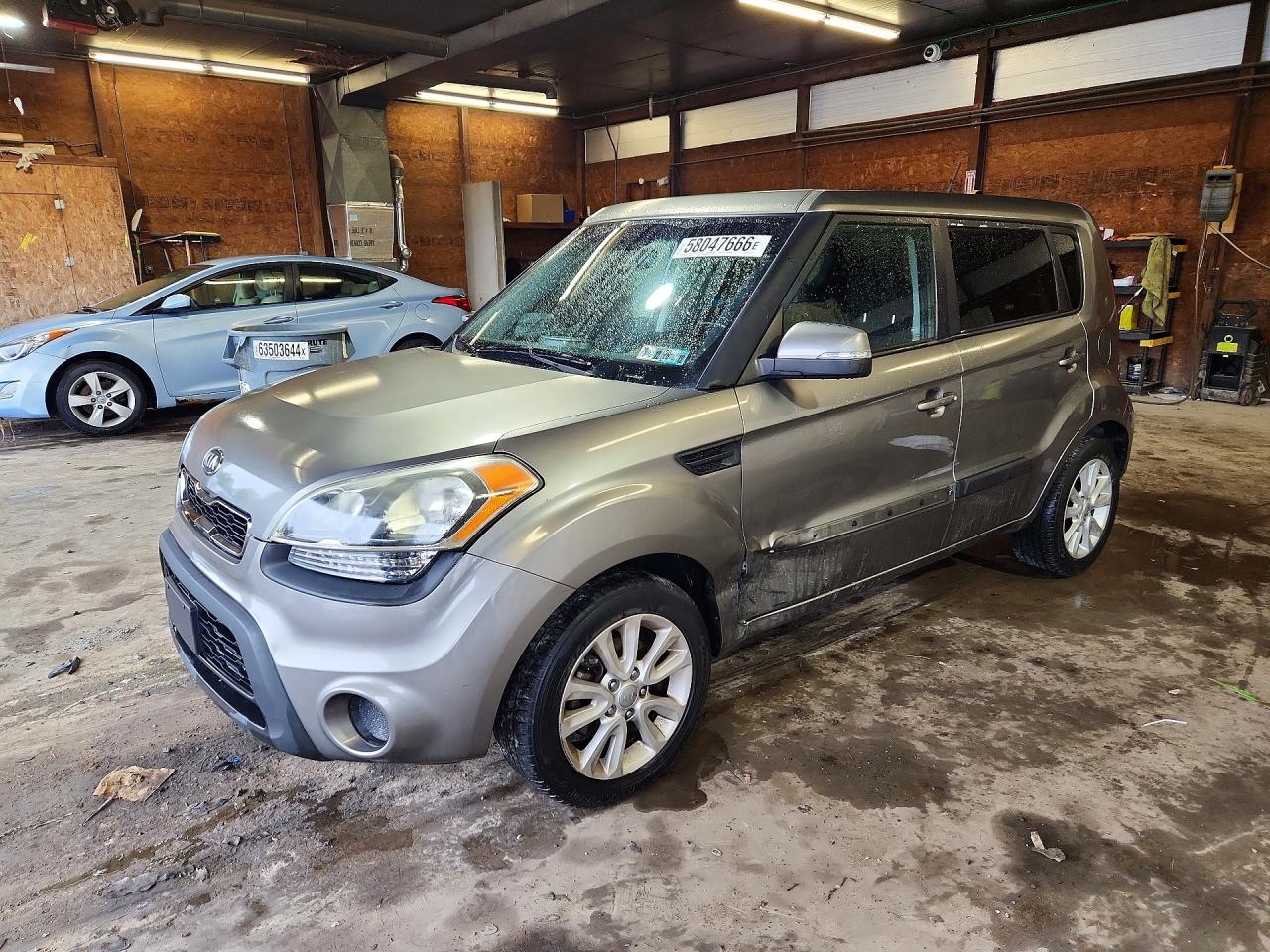 2013 Kia Soul + Green vin: KNDJT2A68D7499430