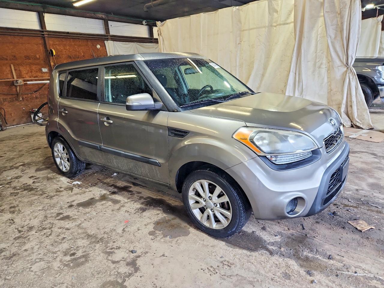 2013 Kia Soul + Green vin: KNDJT2A68D7499430