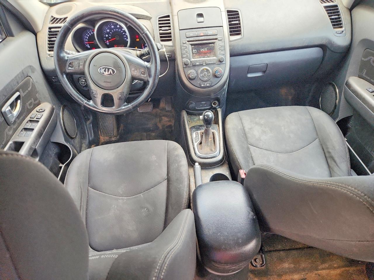 2013 Kia Soul + Black vin: KNDJT2A68D7506330