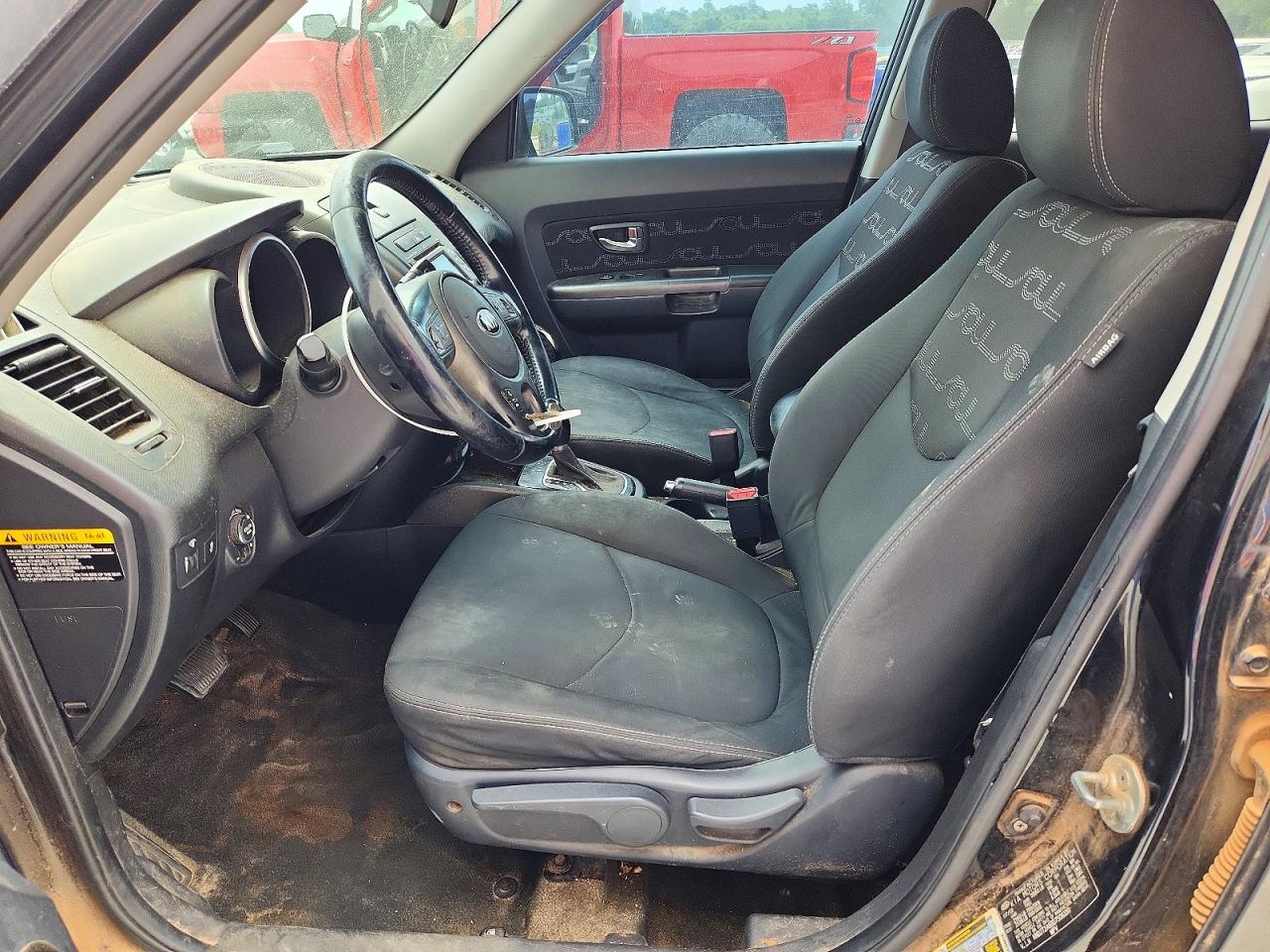 2013 Kia Soul + Black vin: KNDJT2A68D7506330