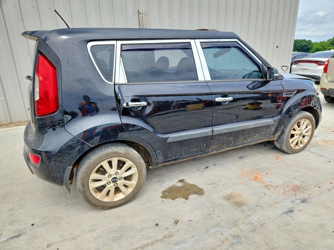 2013 Kia Soul + Black vin: KNDJT2A68D7506330