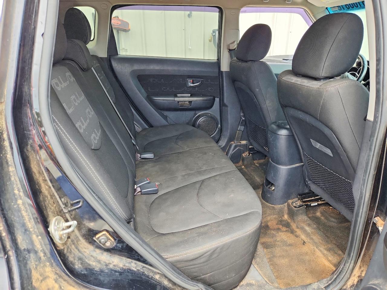 2013 Kia Soul + Black vin: KNDJT2A68D7506330