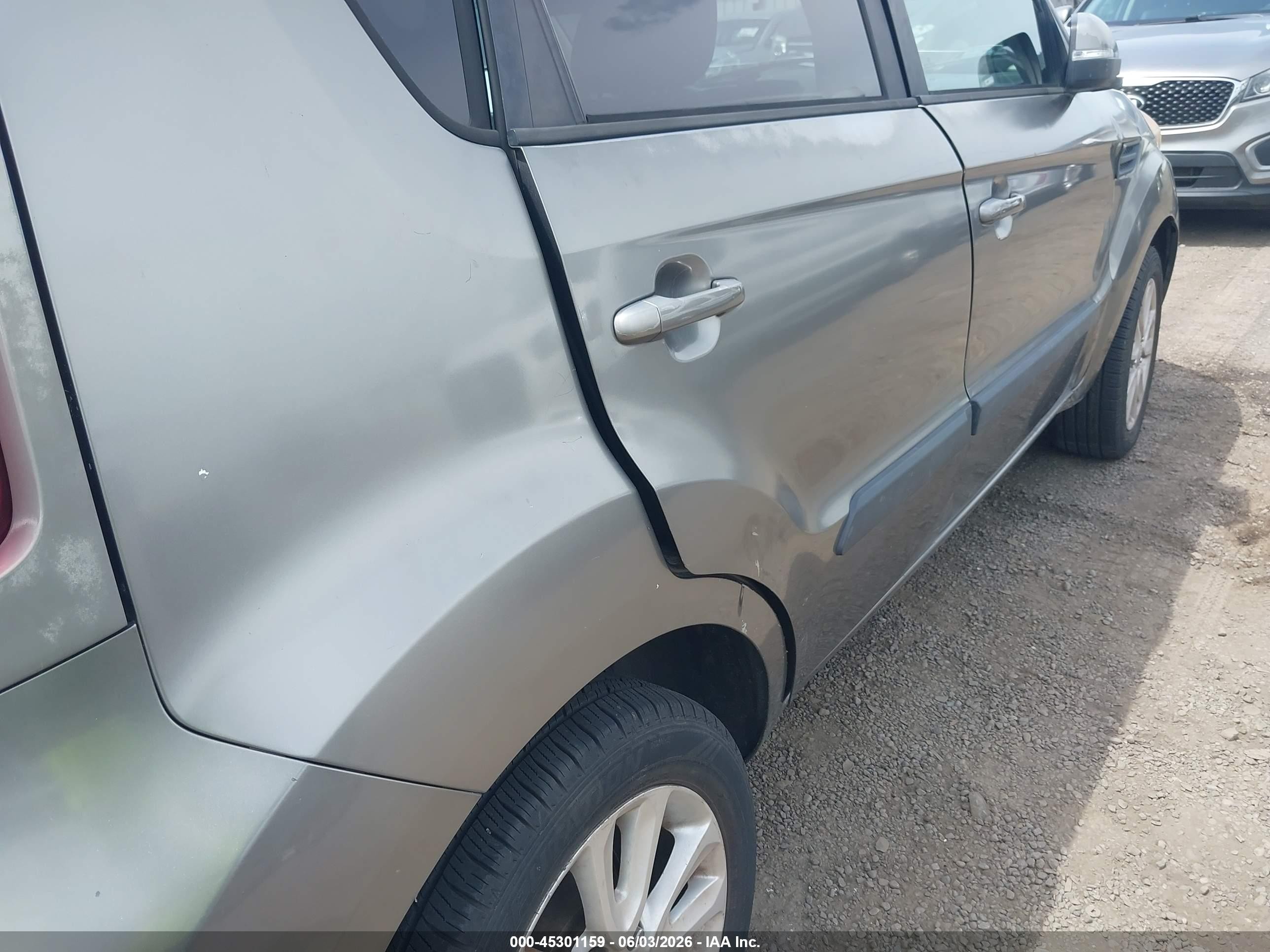 2013 Kia Soul + Gray vin: KNDJT2A68D7510054