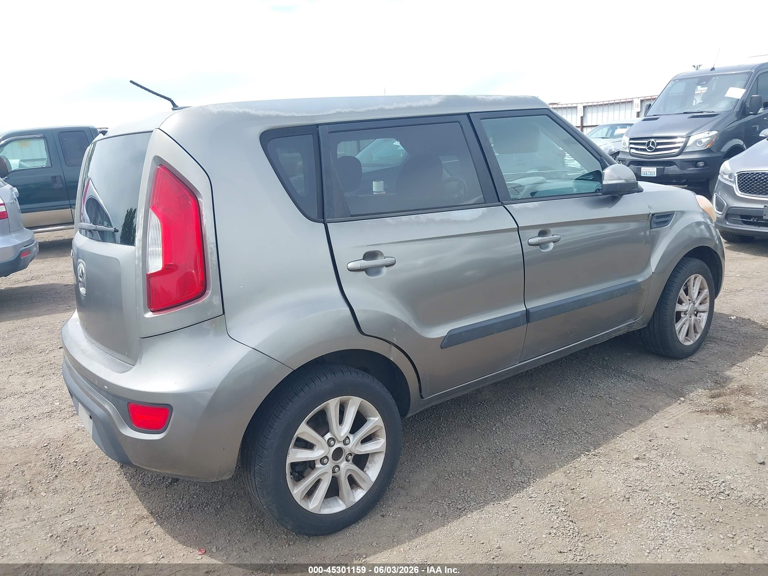 2013 Kia Soul + Gray vin: KNDJT2A68D7510054