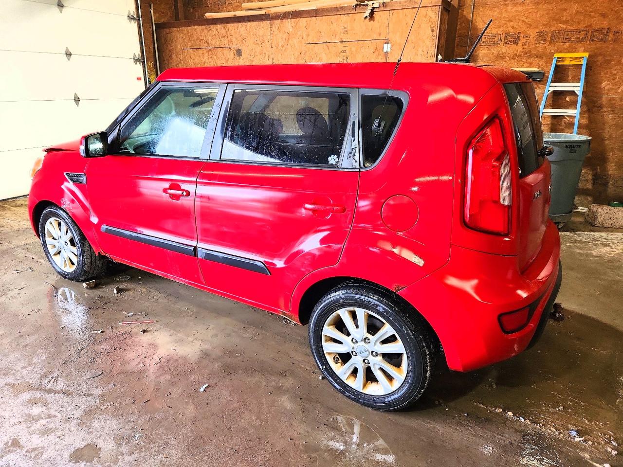 2013 Kia Soul + Red vin: KNDJT2A68D7510880