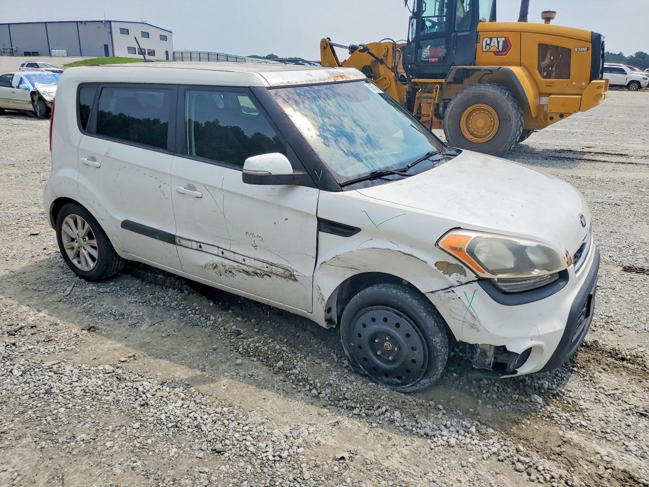 2013 Kia Soul + White vin: KNDJT2A68D7523452