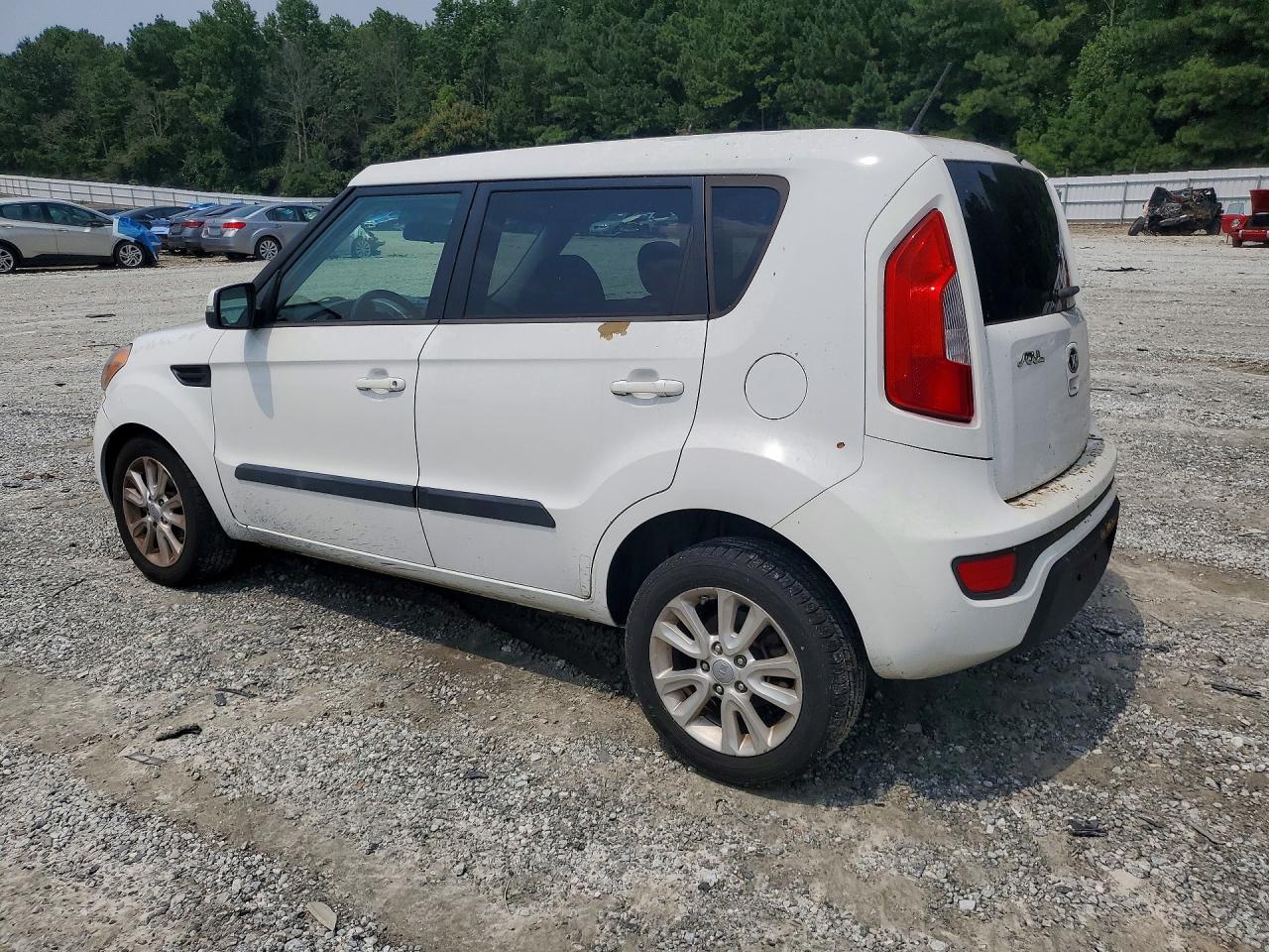 2013 Kia Soul + White vin: KNDJT2A68D7523452