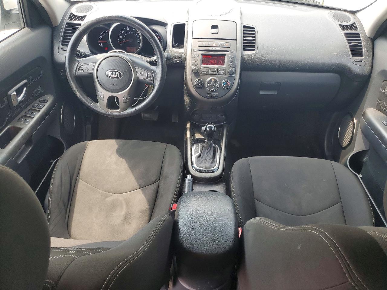 2013 Kia Soul + White vin: KNDJT2A68D7523452
