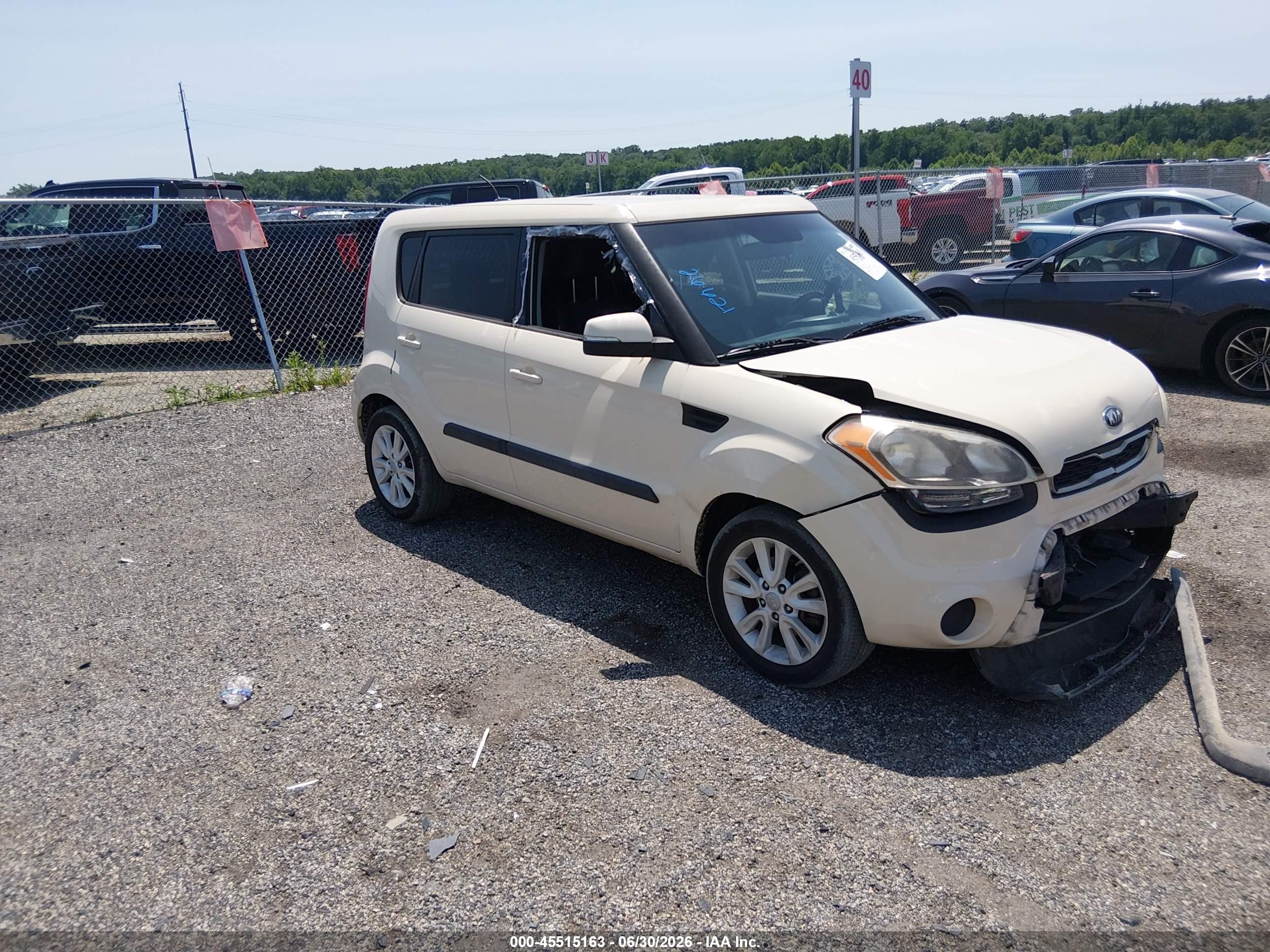 2013 Kia Soul + Cream vin: KNDJT2A68D7528604