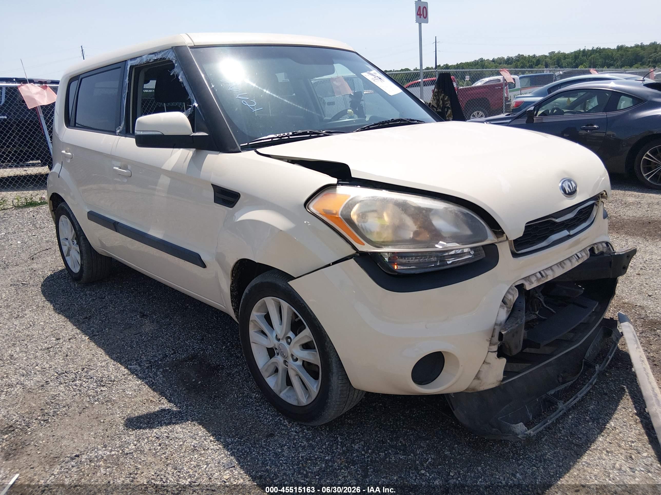 2013 Kia Soul + Cream vin: KNDJT2A68D7528604