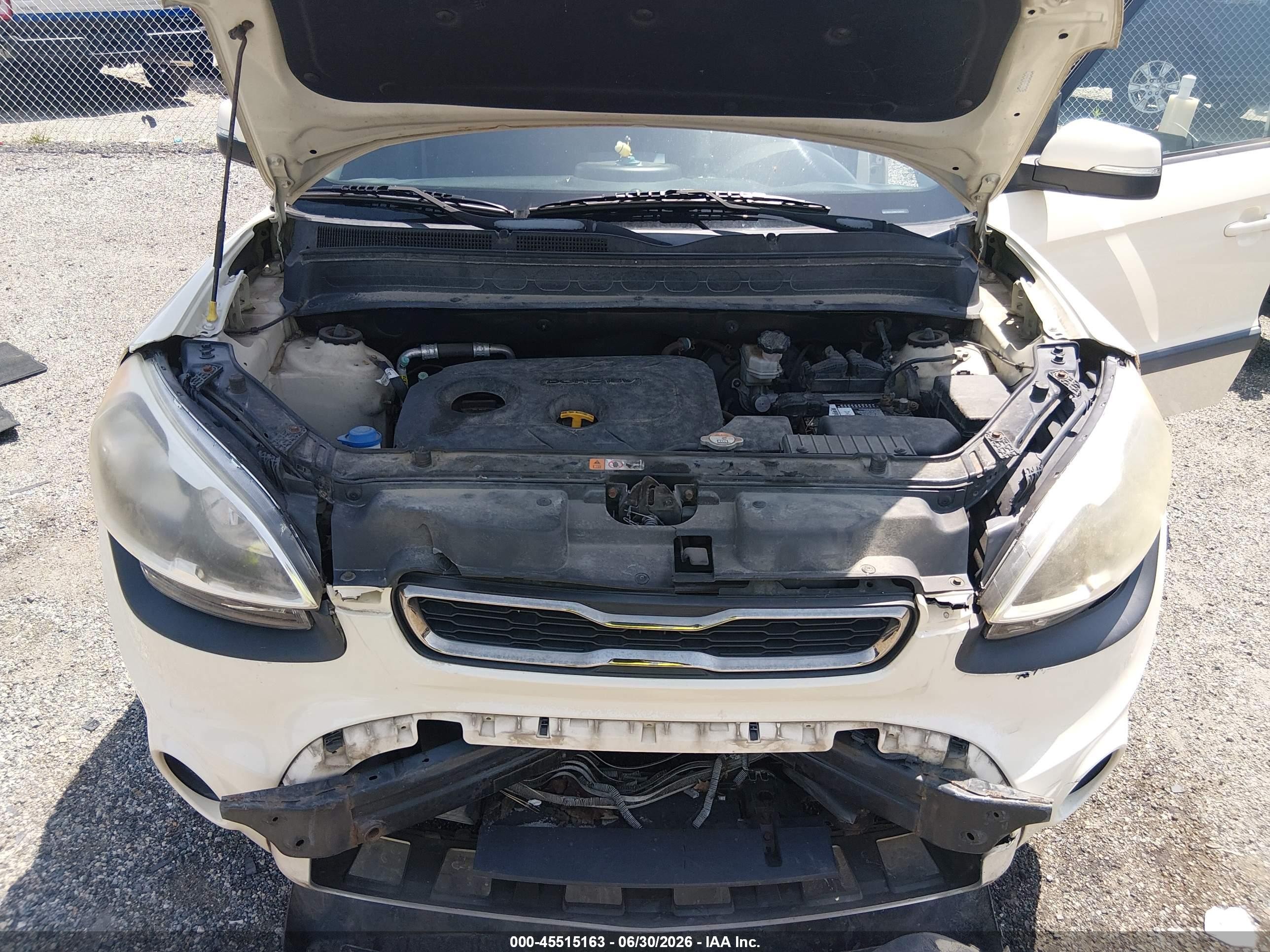 2013 Kia Soul + Cream vin: KNDJT2A68D7528604