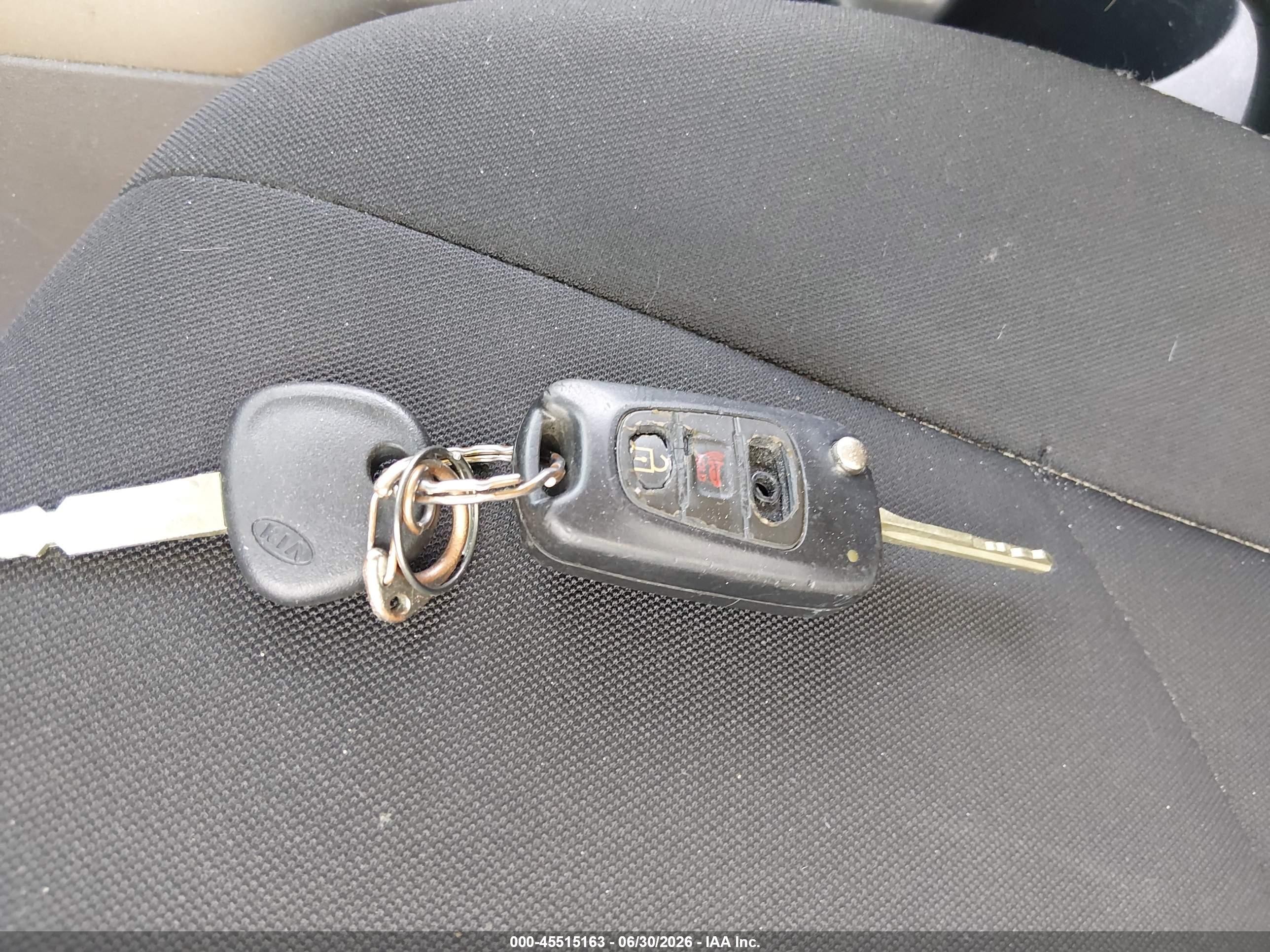 2013 Kia Soul + Cream vin: KNDJT2A68D7528604