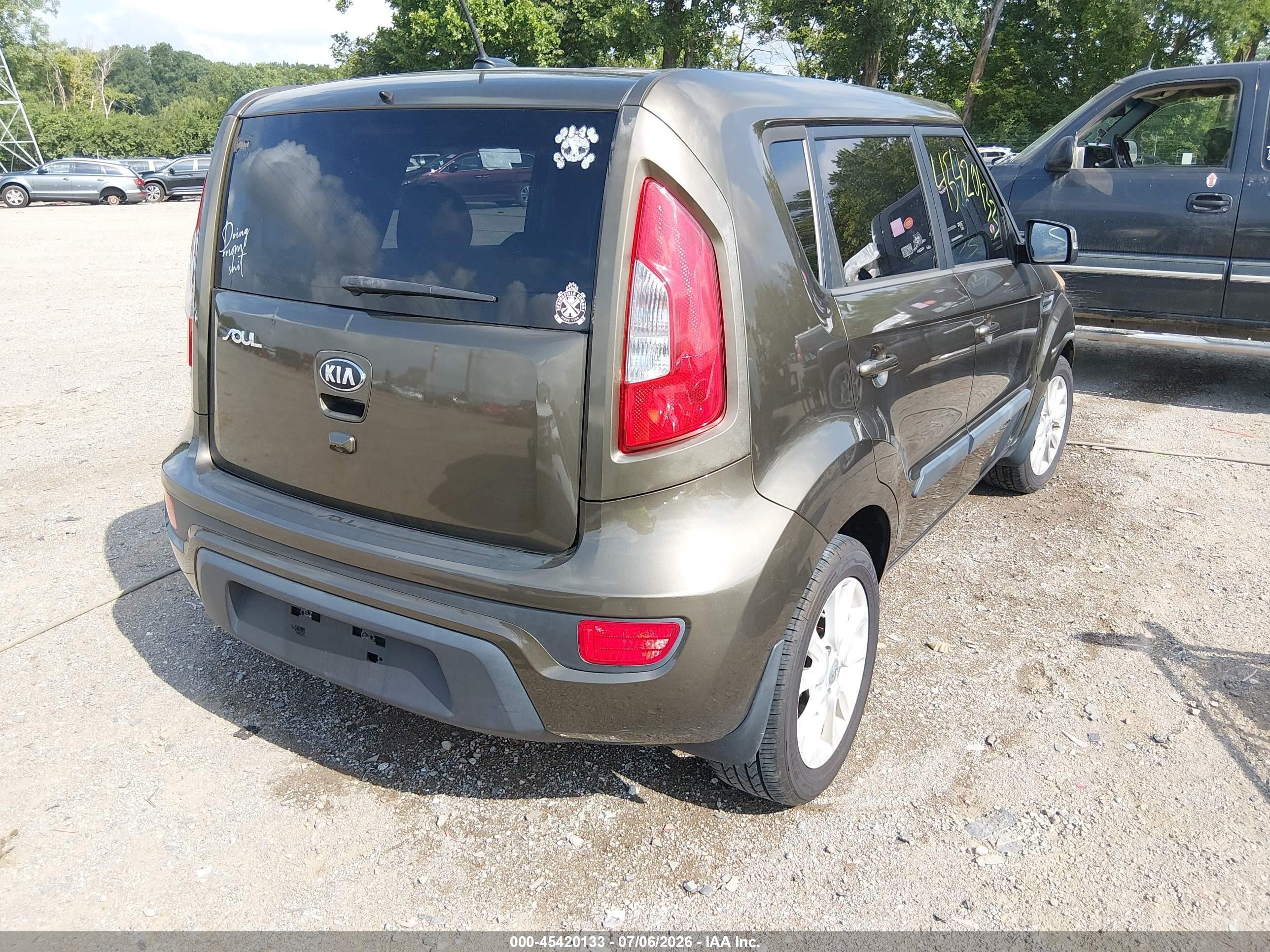 2013 Kia Soul + Gray vin: KNDJT2A68D7541644