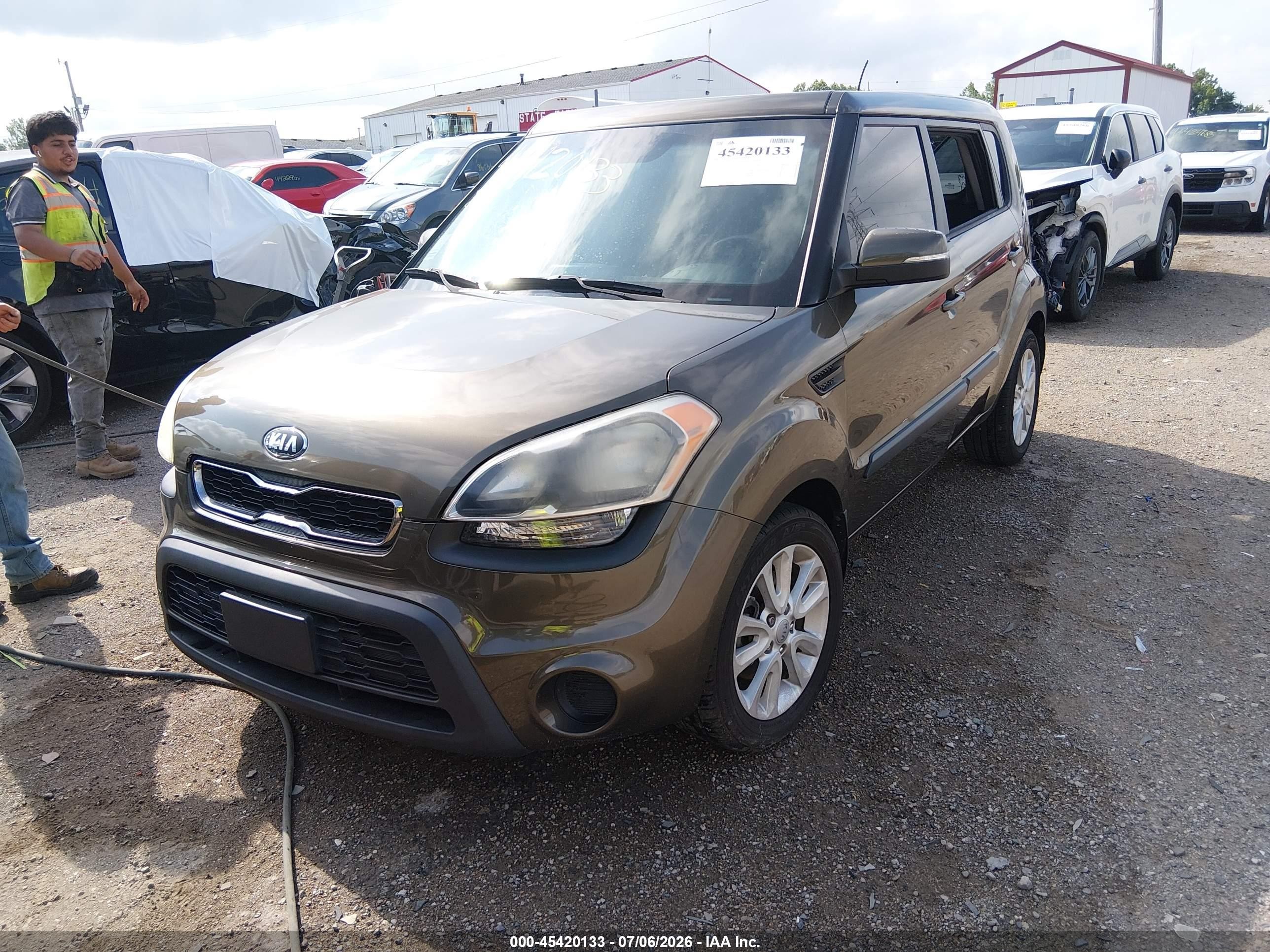 2013 Kia Soul + Gray vin: KNDJT2A68D7541644