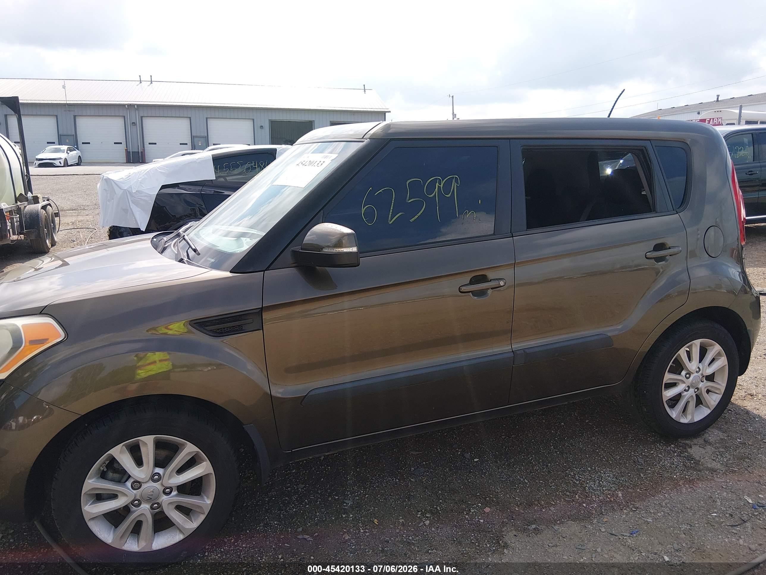 2013 Kia Soul + Gray vin: KNDJT2A68D7541644