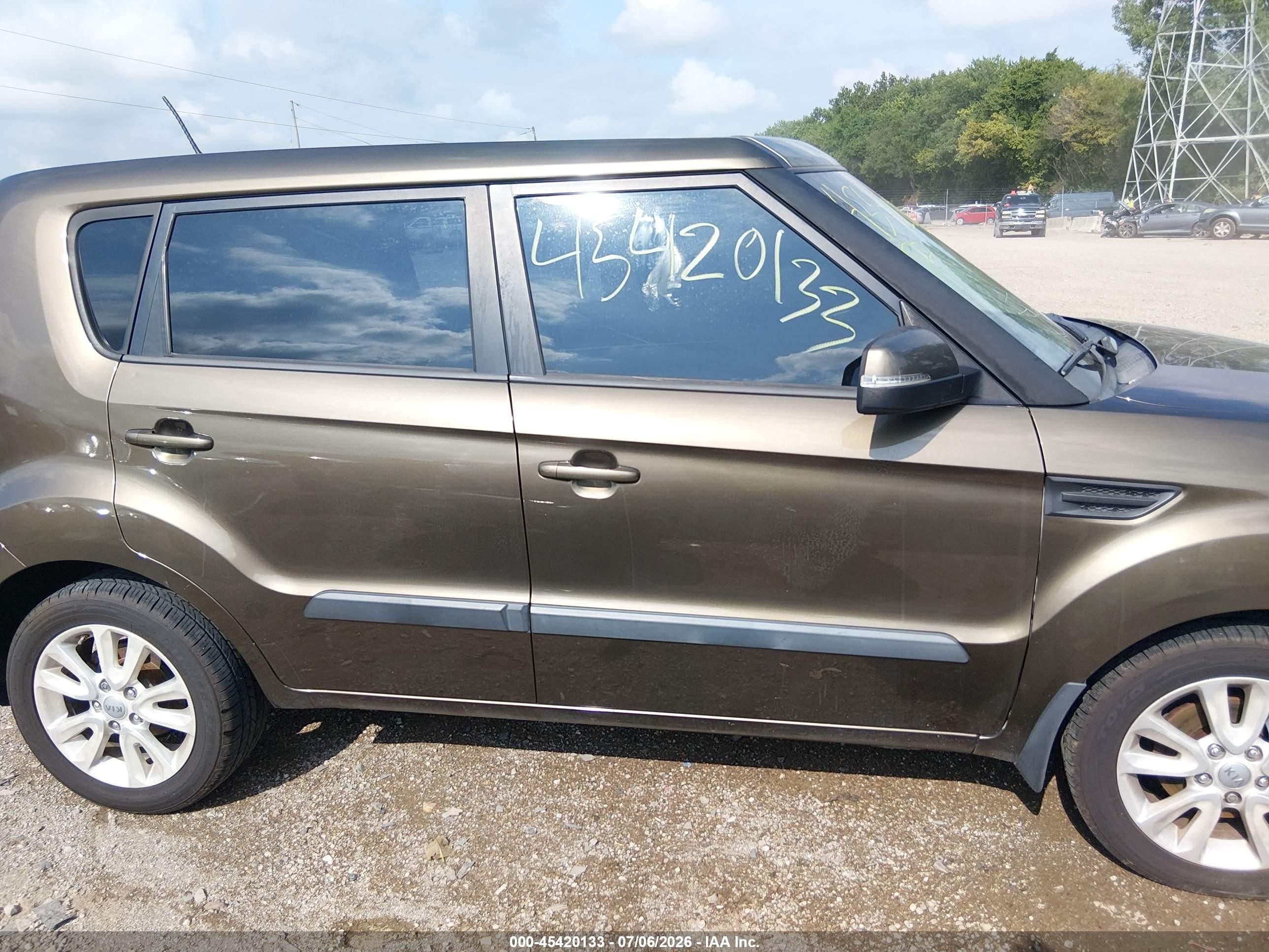 2013 Kia Soul + Gray vin: KNDJT2A68D7541644