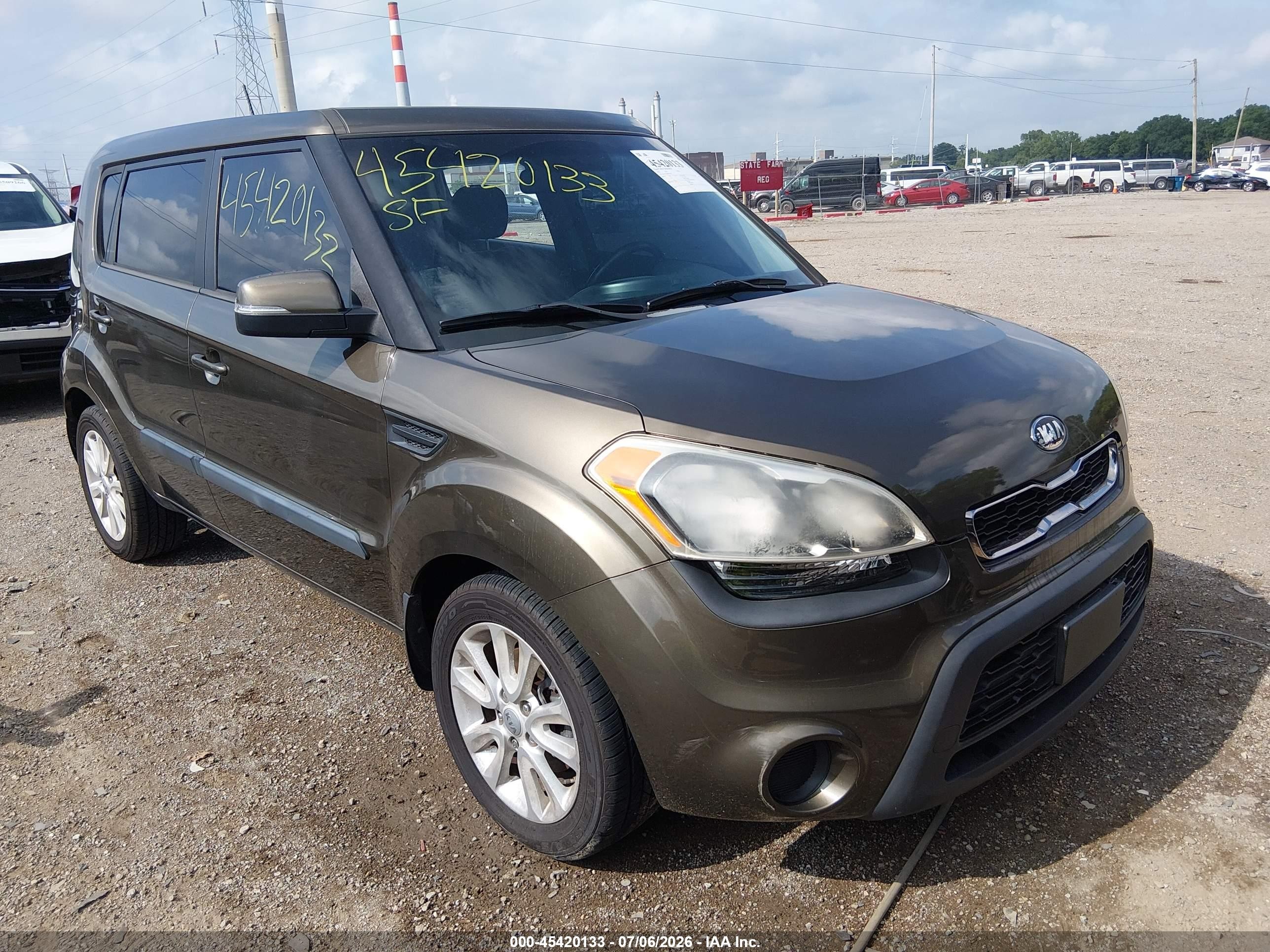 2013 Kia Soul + Gray vin: KNDJT2A68D7541644