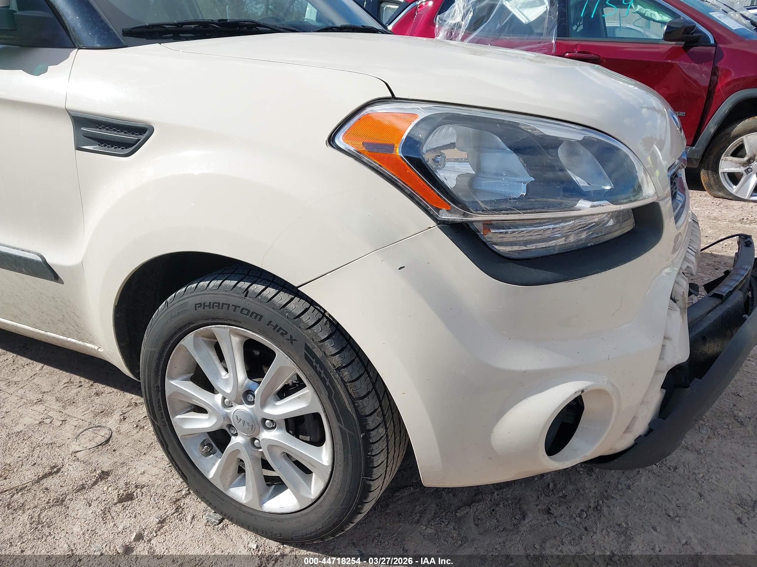 2013 Kia Soul + White vin: KNDJT2A68D7554894