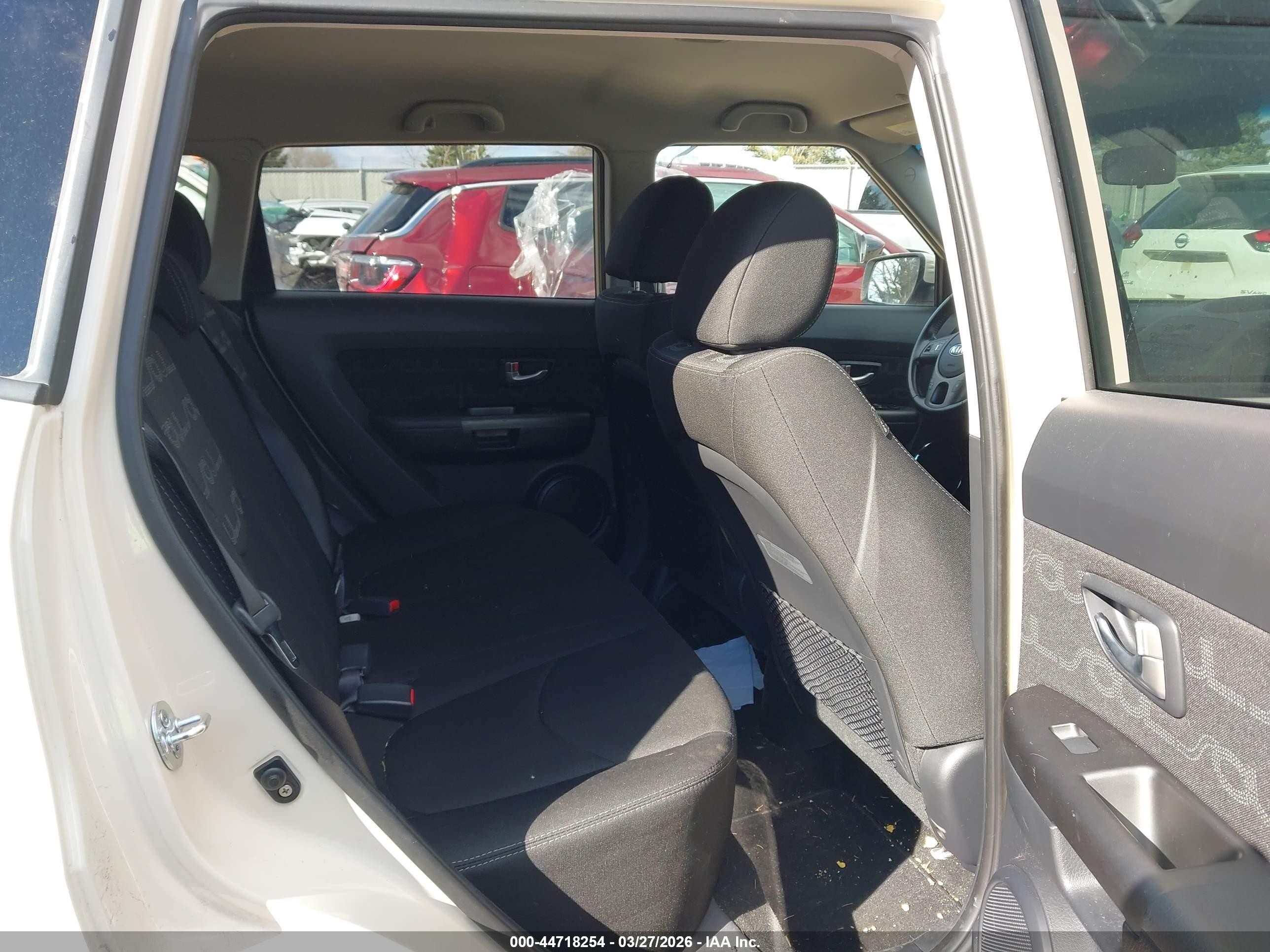 2013 Kia Soul + White vin: KNDJT2A68D7554894
