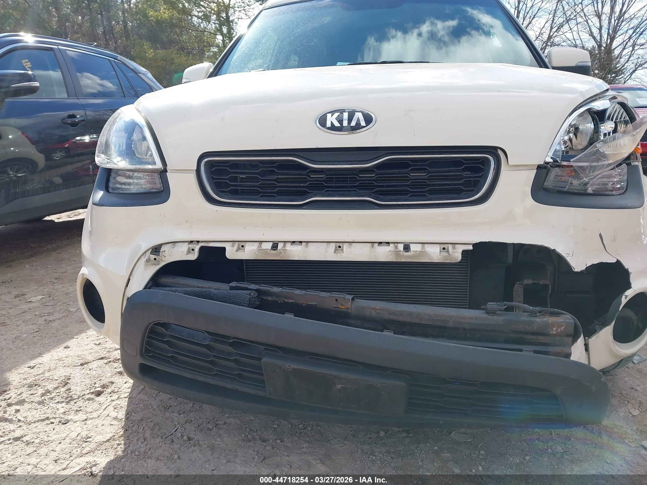 2013 Kia Soul + White vin: KNDJT2A68D7554894