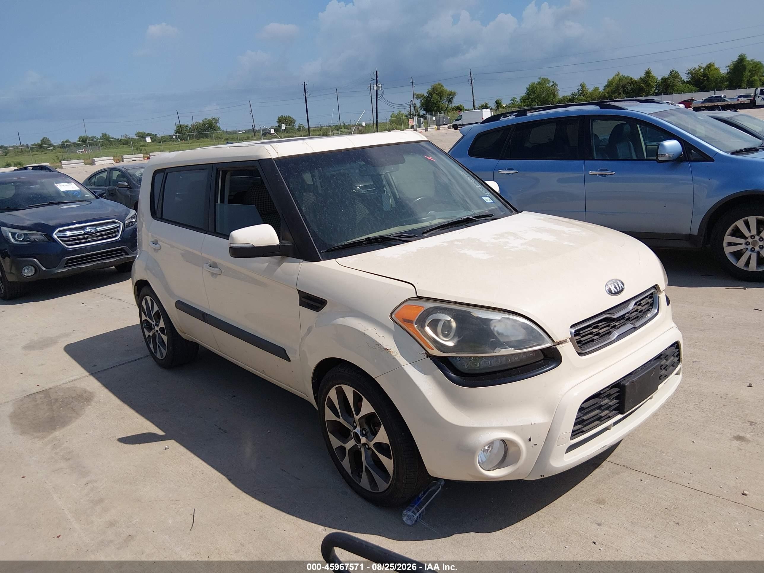2013 Kia Soul ! White vin: KNDJT2A68D7555379