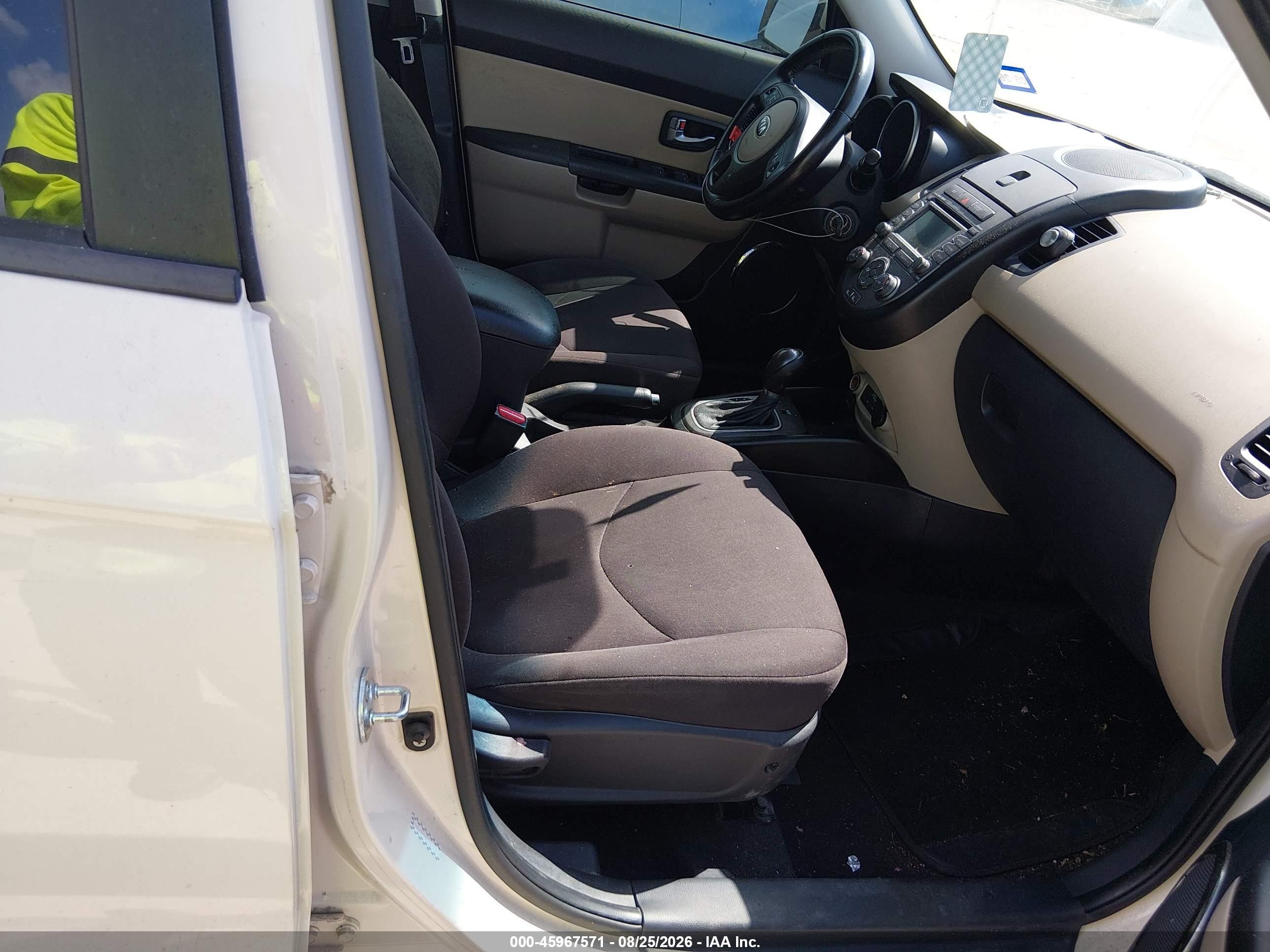2013 Kia Soul ! White vin: KNDJT2A68D7555379