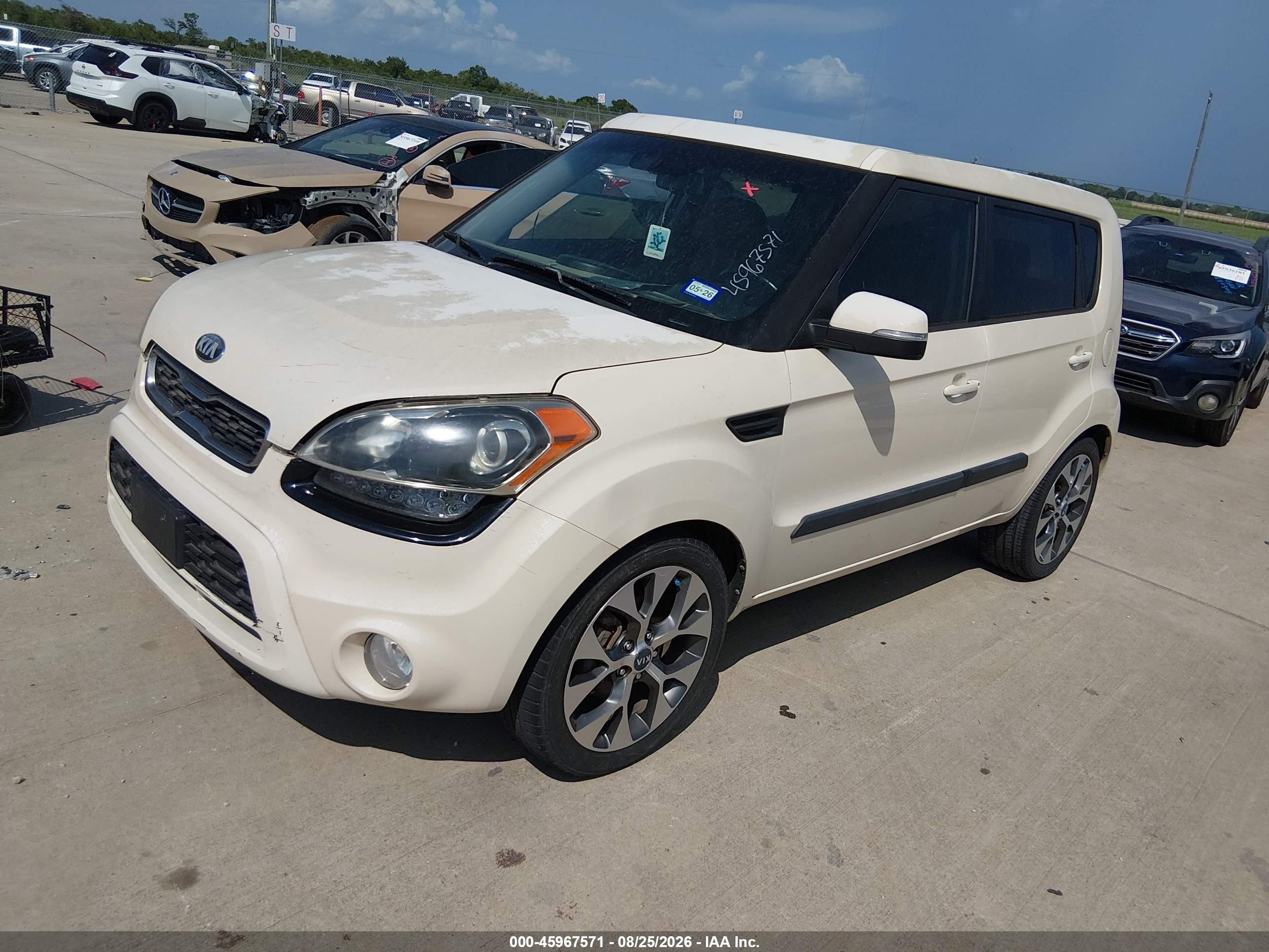 2013 Kia Soul ! White vin: KNDJT2A68D7555379