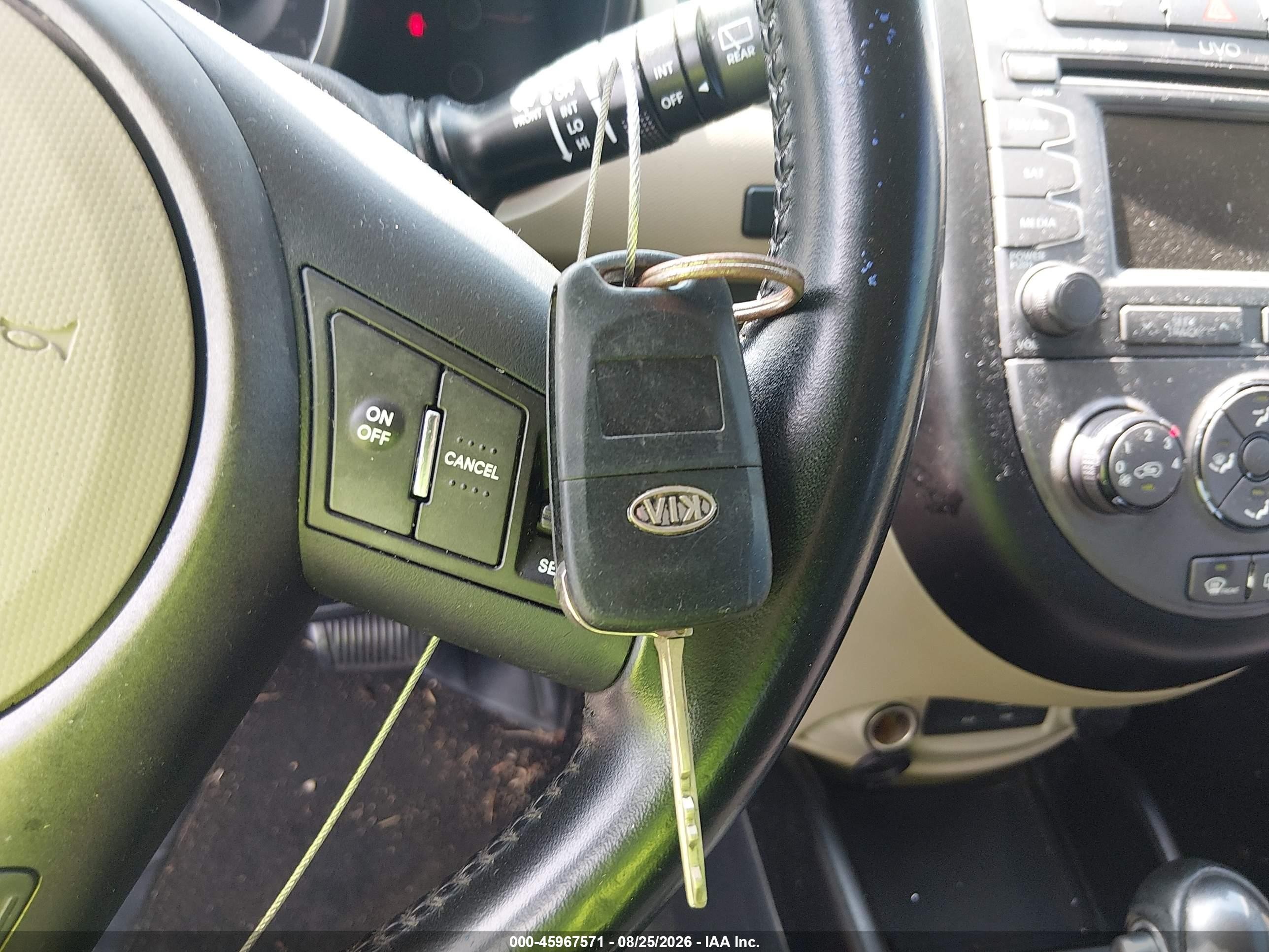 2013 Kia Soul ! White vin: KNDJT2A68D7555379