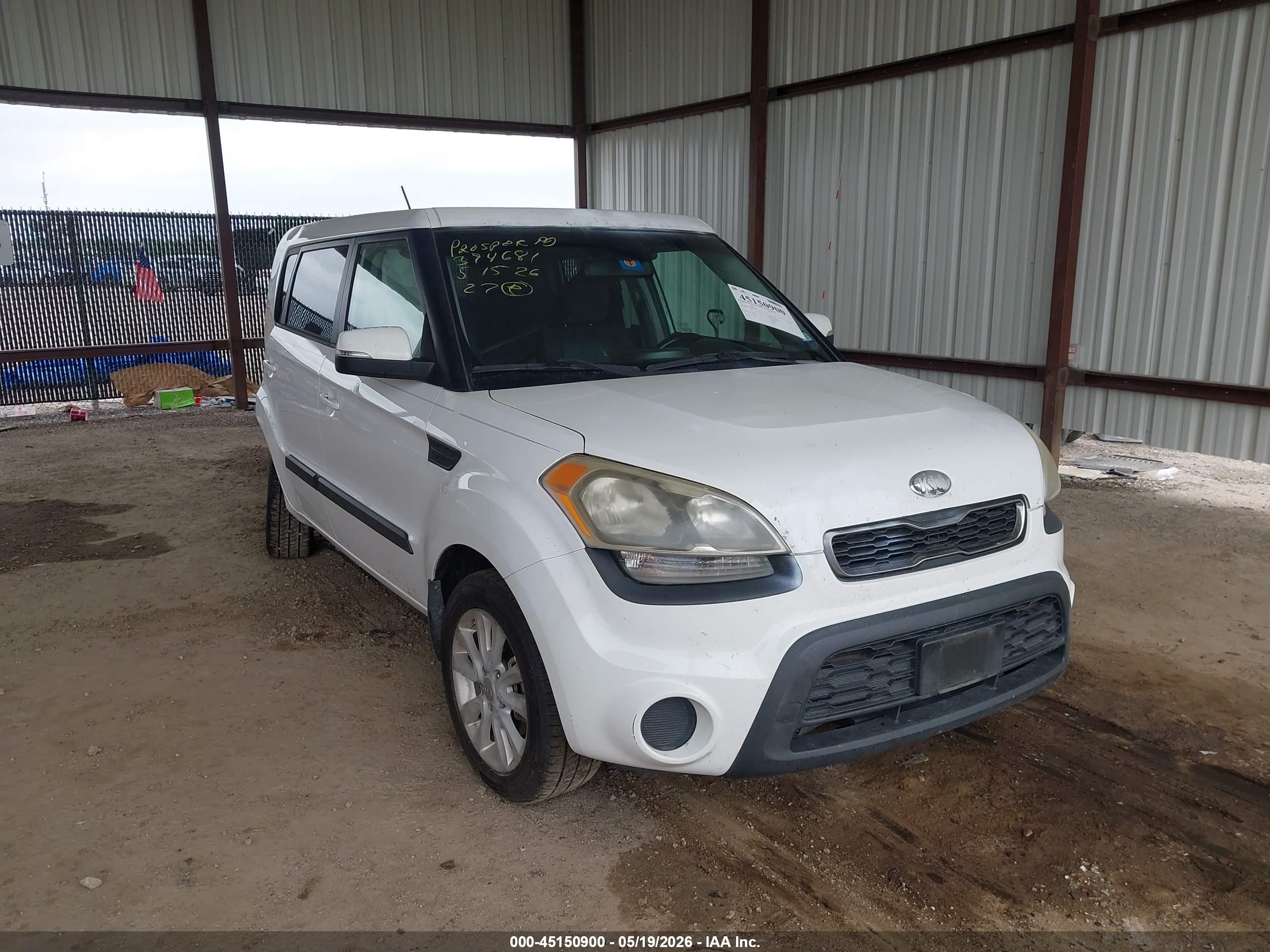 2013 Kia Soul + White vin: KNDJT2A68D7567970