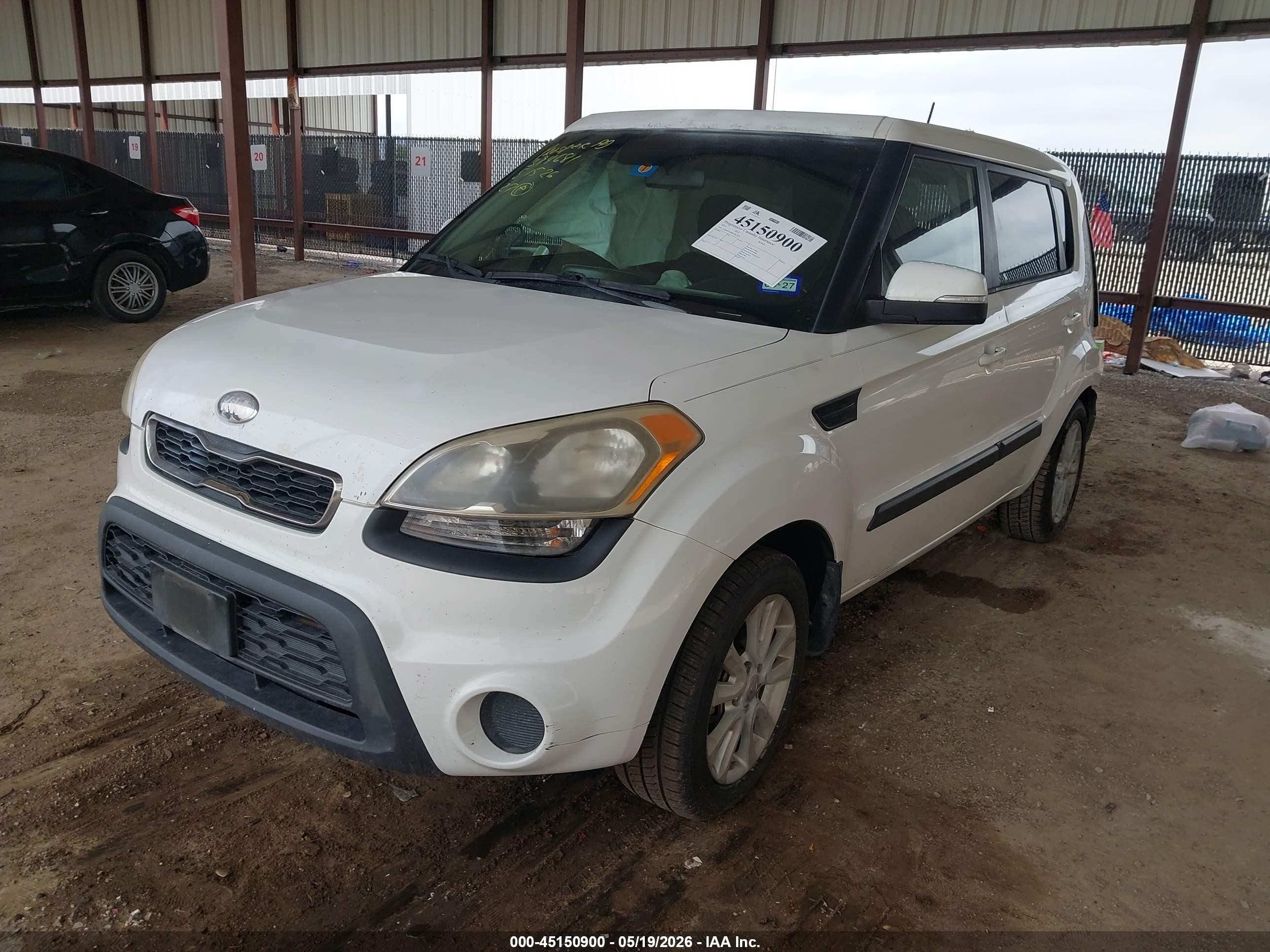 2013 Kia Soul + White vin: KNDJT2A68D7567970