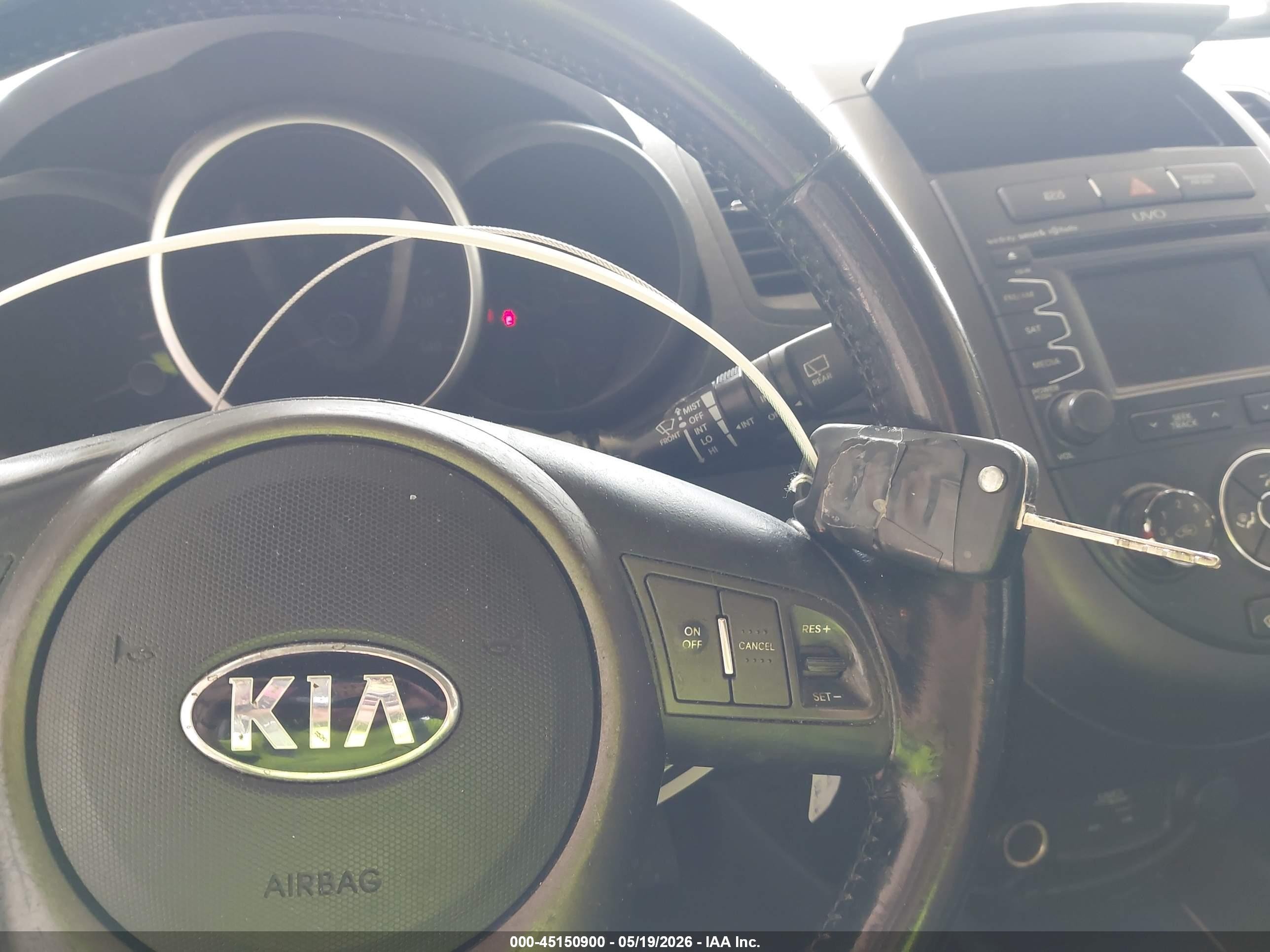 2013 Kia Soul + White vin: KNDJT2A68D7567970