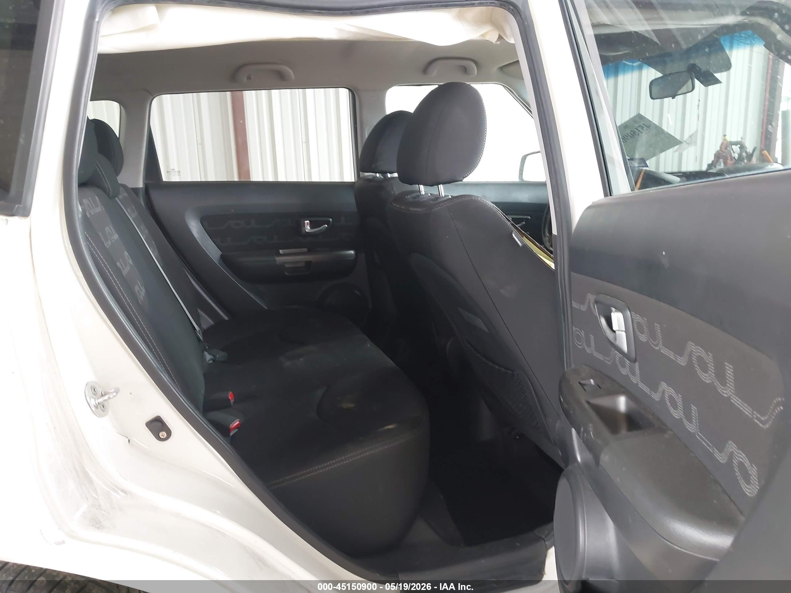 2013 Kia Soul + White vin: KNDJT2A68D7567970