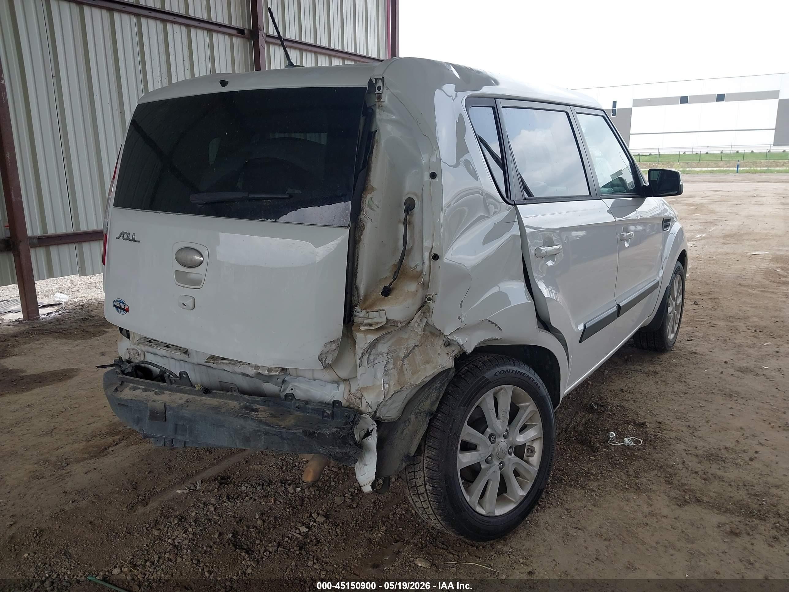 2013 Kia Soul + White vin: KNDJT2A68D7567970