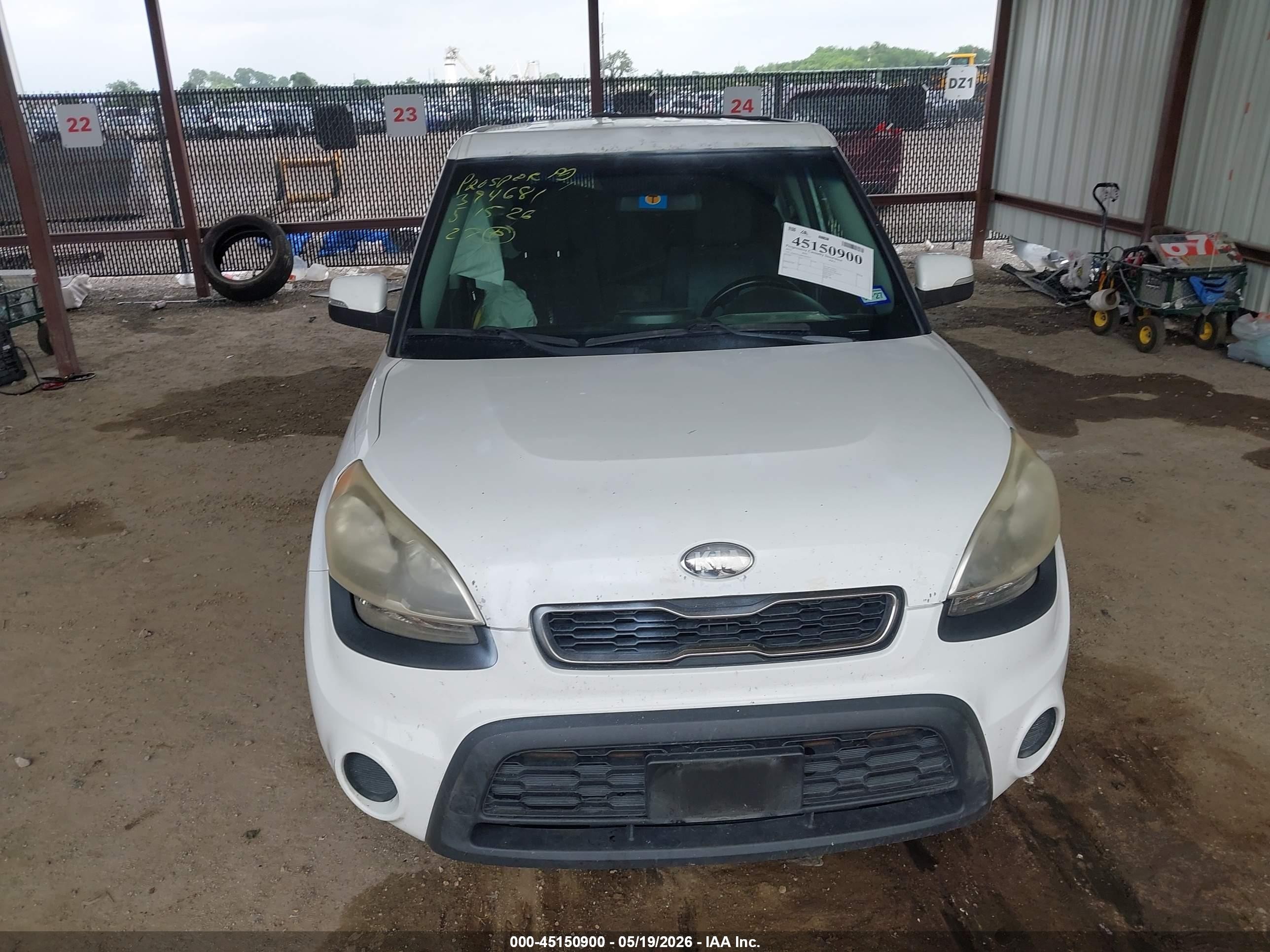 2013 Kia Soul + White vin: KNDJT2A68D7567970