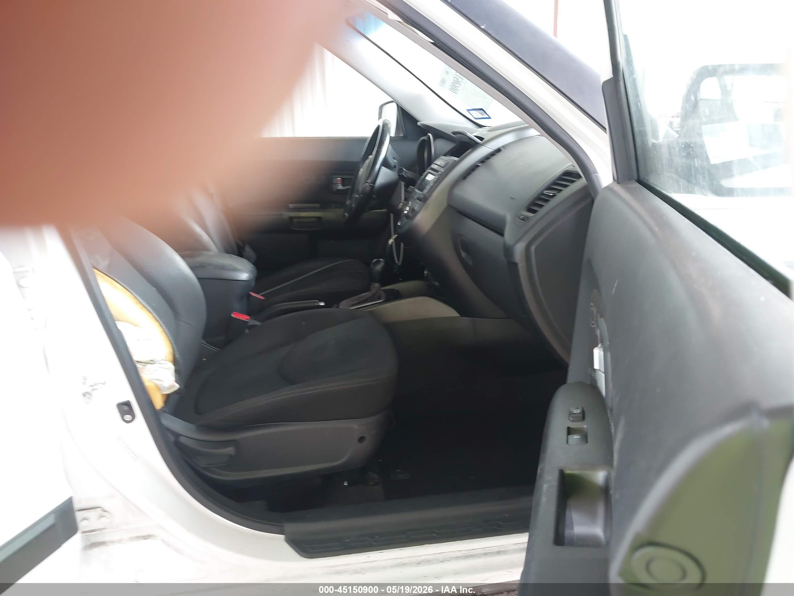 2013 Kia Soul + White vin: KNDJT2A68D7567970