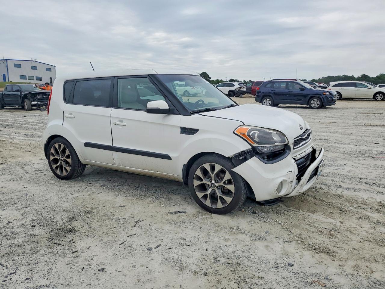2013 Kia Soul ! White vin: KNDJT2A68D7582923
