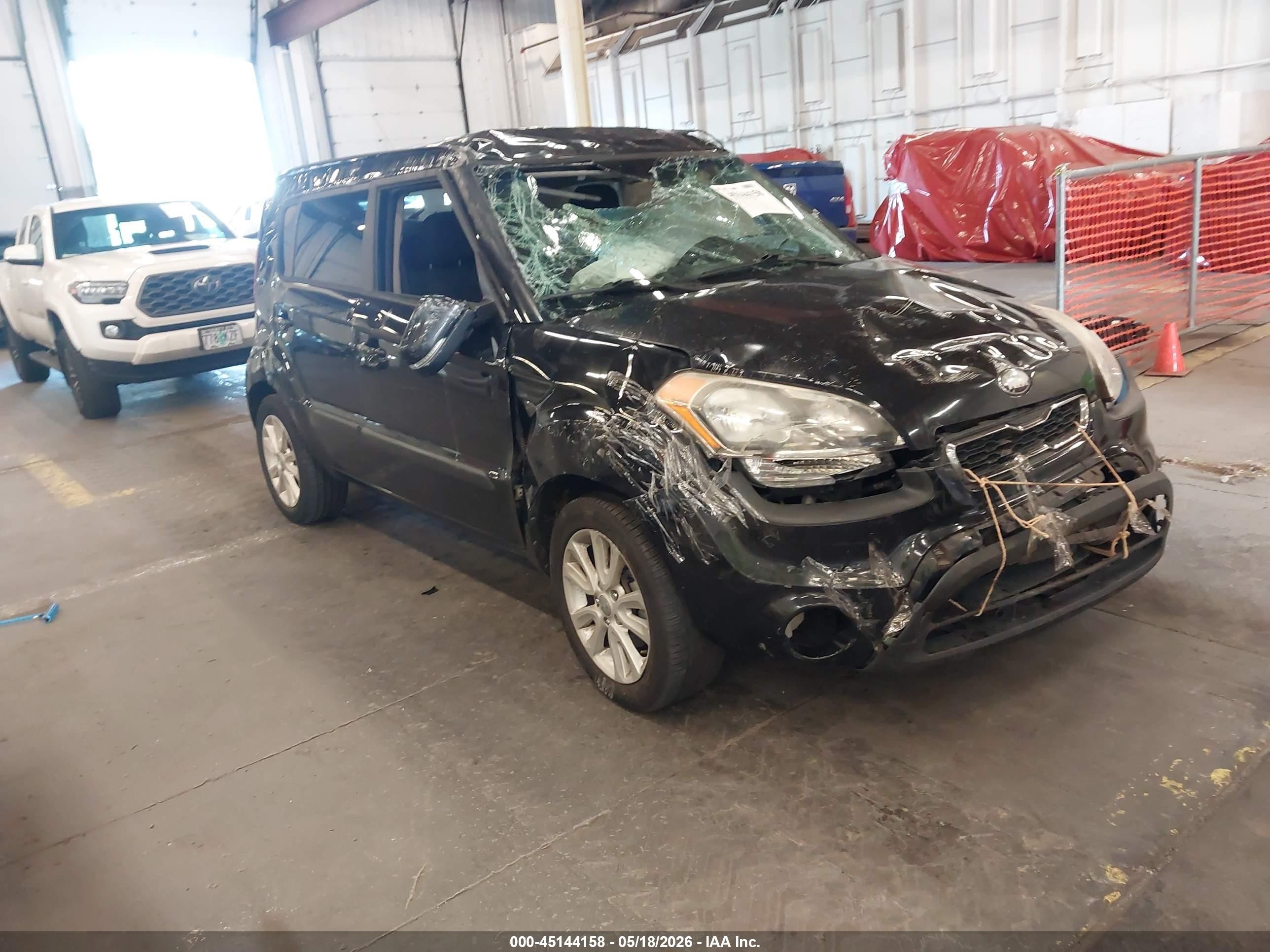 2013 Kia Soul + Black vin: KNDJT2A68D7590553