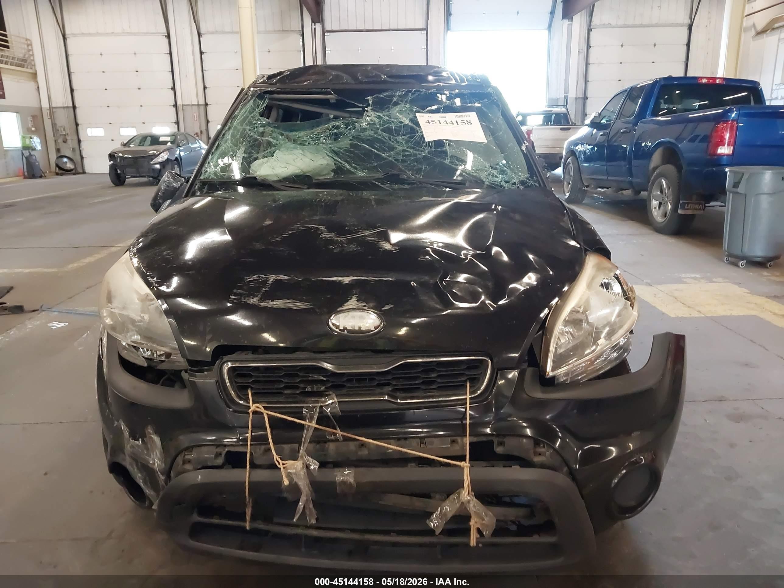 2013 Kia Soul + Black vin: KNDJT2A68D7590553