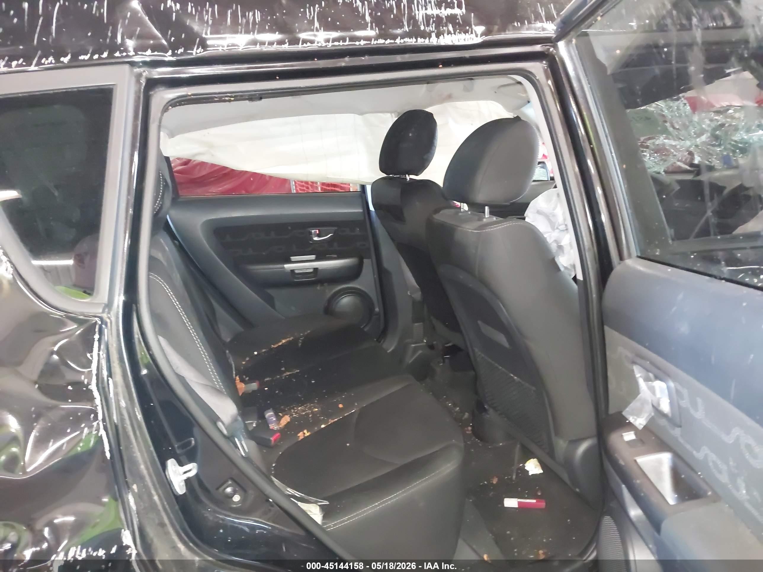 2013 Kia Soul + Black vin: KNDJT2A68D7590553