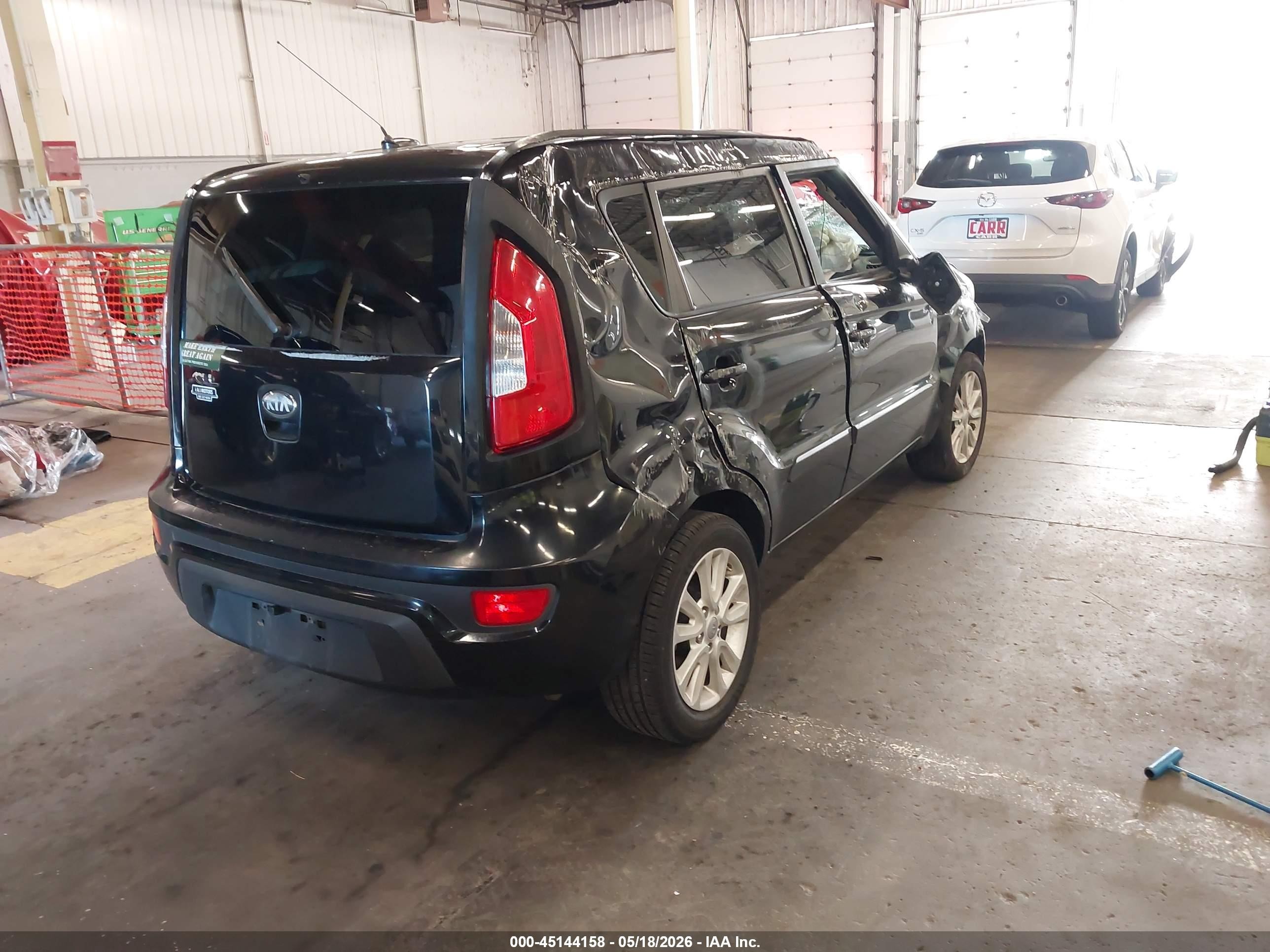 2013 Kia Soul + Black vin: KNDJT2A68D7590553