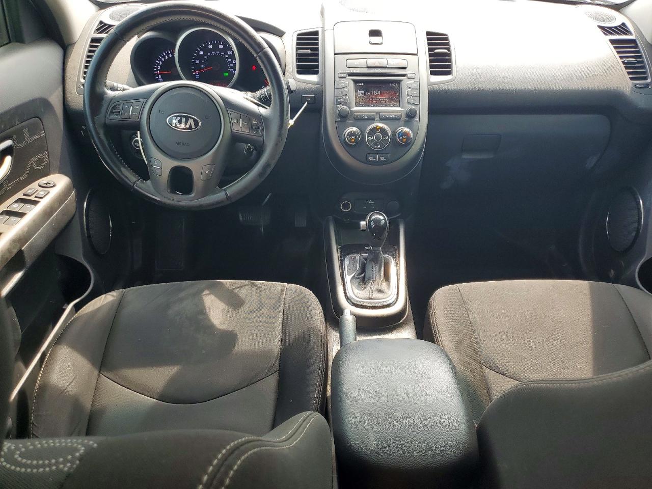 2013 Kia Soul + Green vin: KNDJT2A68D7602183