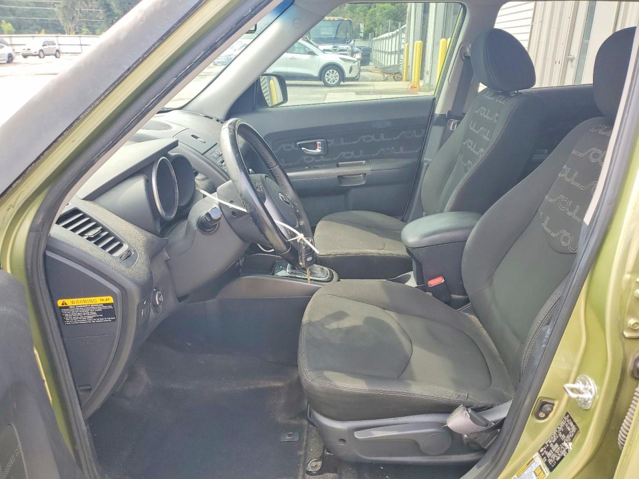 2013 Kia Soul + Green vin: KNDJT2A68D7602183