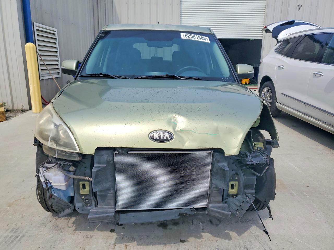 2013 Kia Soul + Green vin: KNDJT2A68D7602183