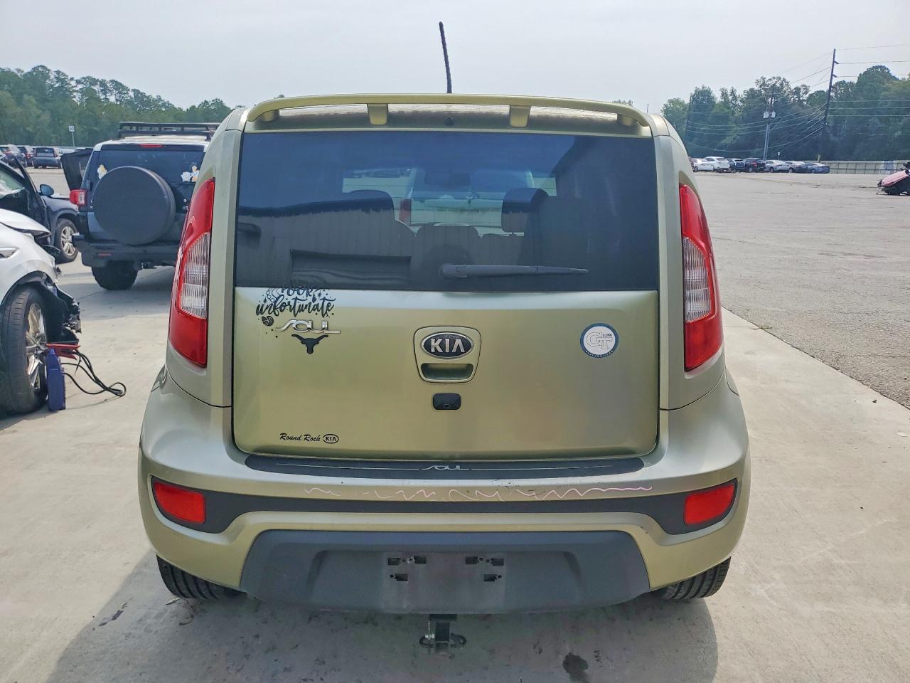 2013 Kia Soul + Green vin: KNDJT2A68D7602183